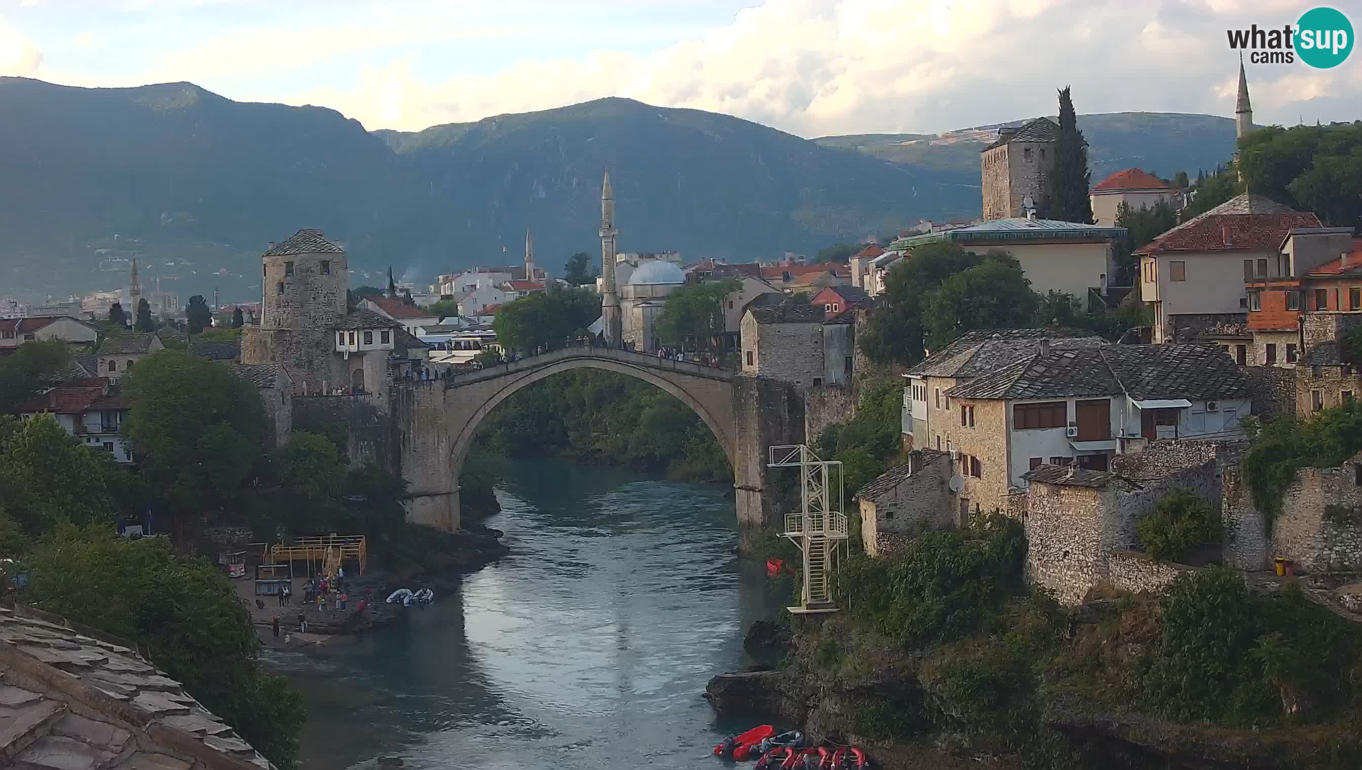 Mostar webkamera – Die Alte Brücke über den Fluss Neretva