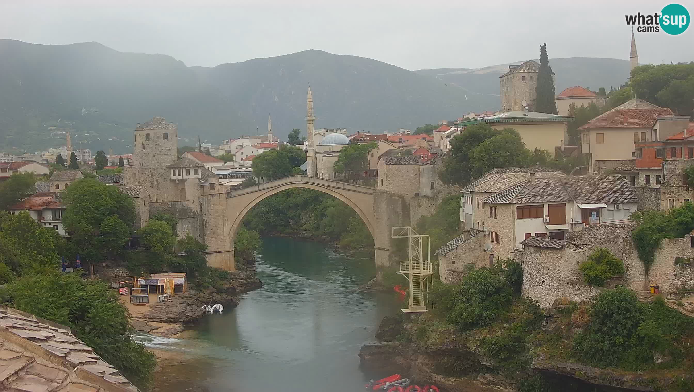 Mostar webkamera – Die Alte Brücke über den Fluss Neretva