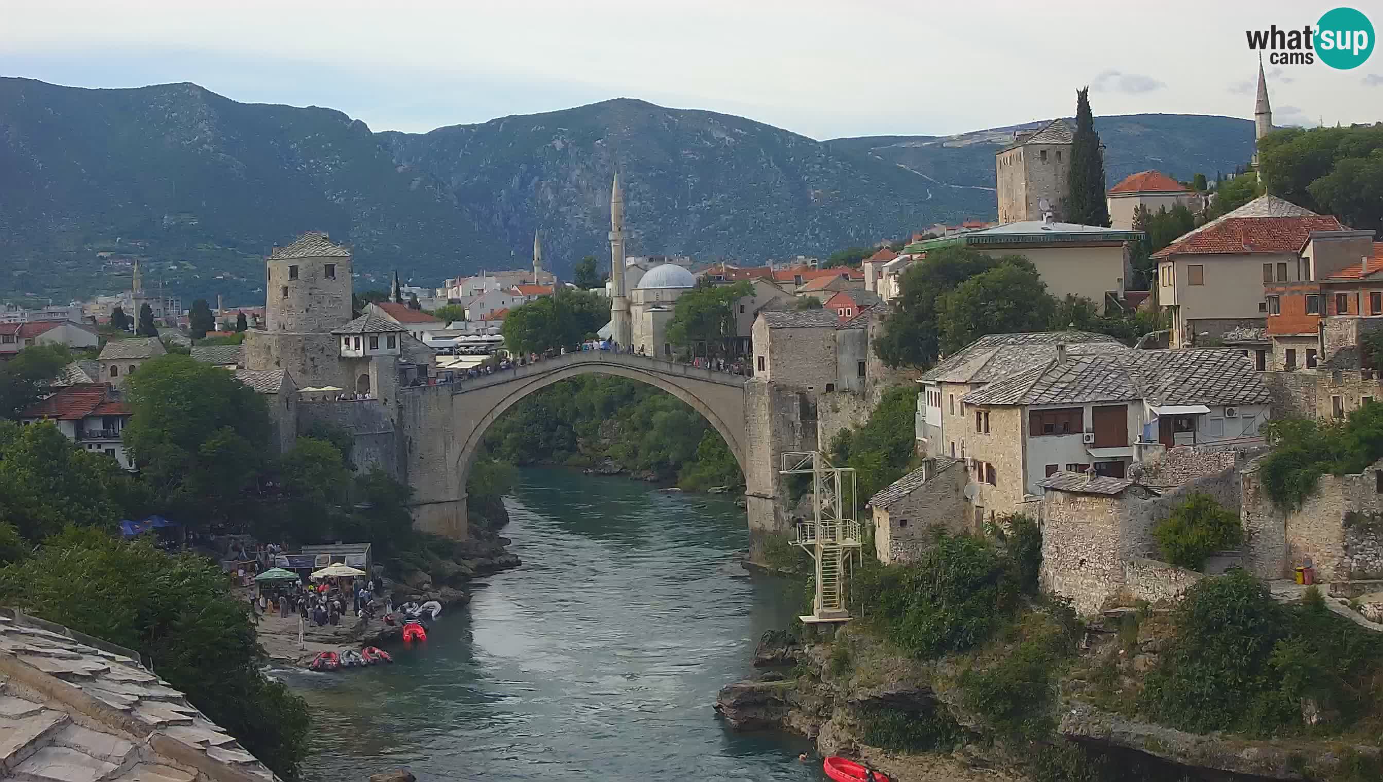Mostar webkamera – Die Alte Brücke über den Fluss Neretva