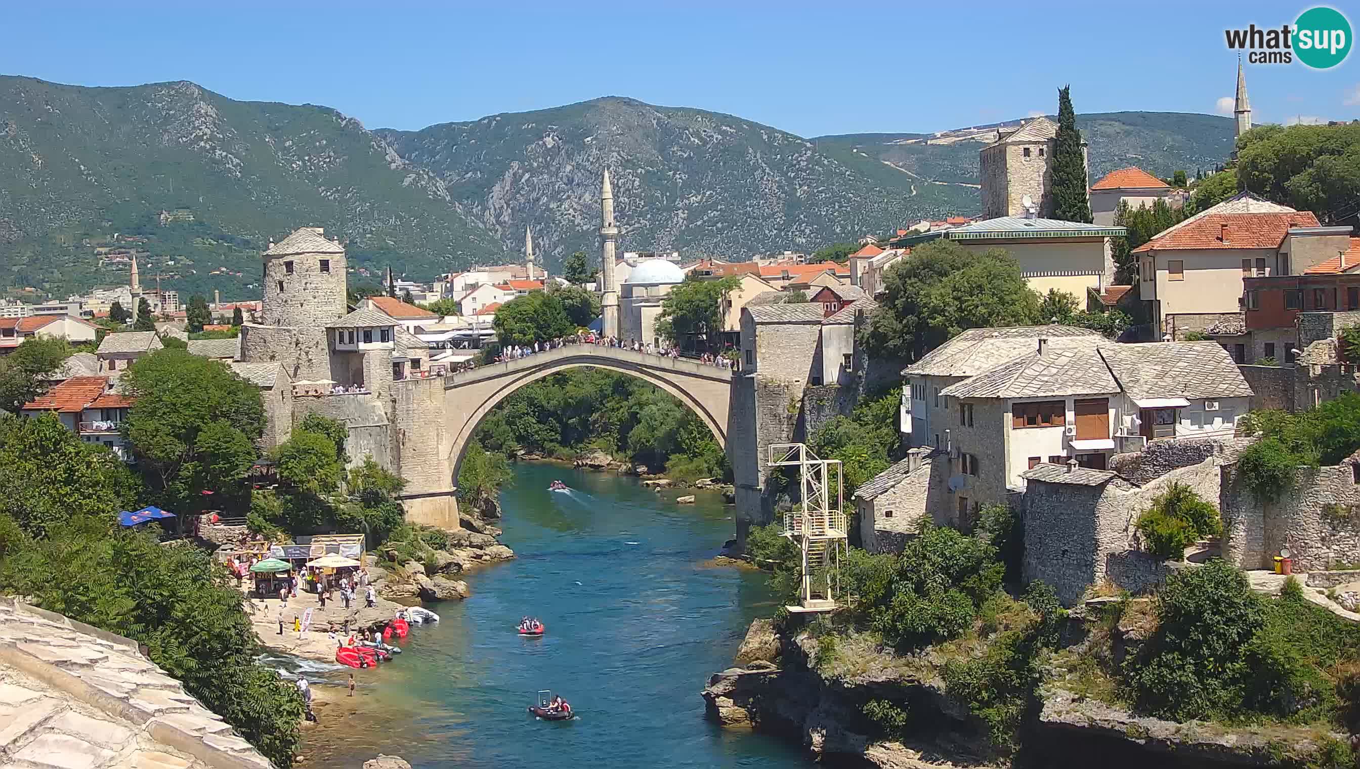 Mostar webkamera – Die Alte Brücke über den Fluss Neretva