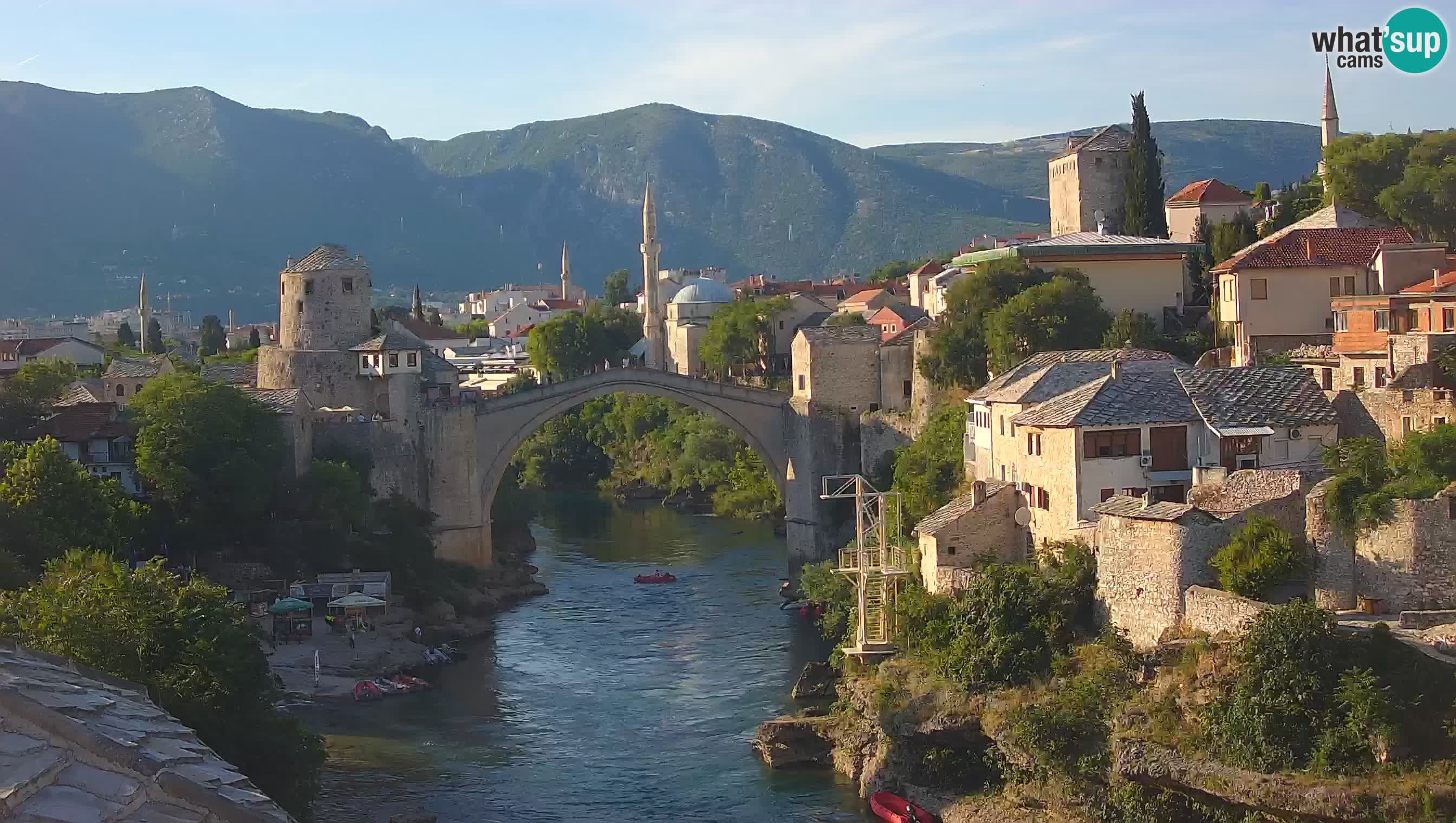 Mostar webkamera – Die Alte Brücke über den Fluss Neretva