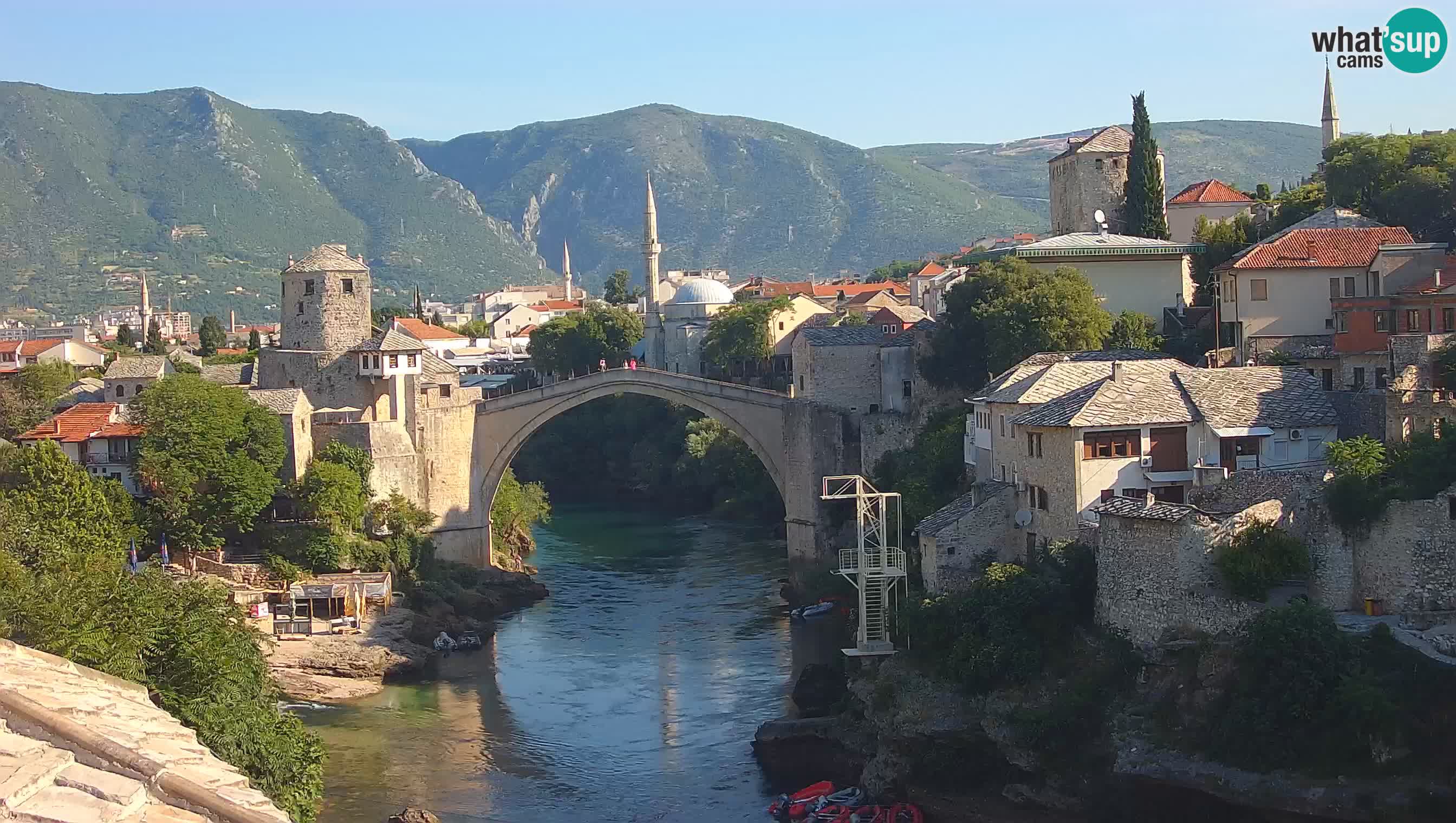 Mostar webkamera – Die Alte Brücke über den Fluss Neretva
