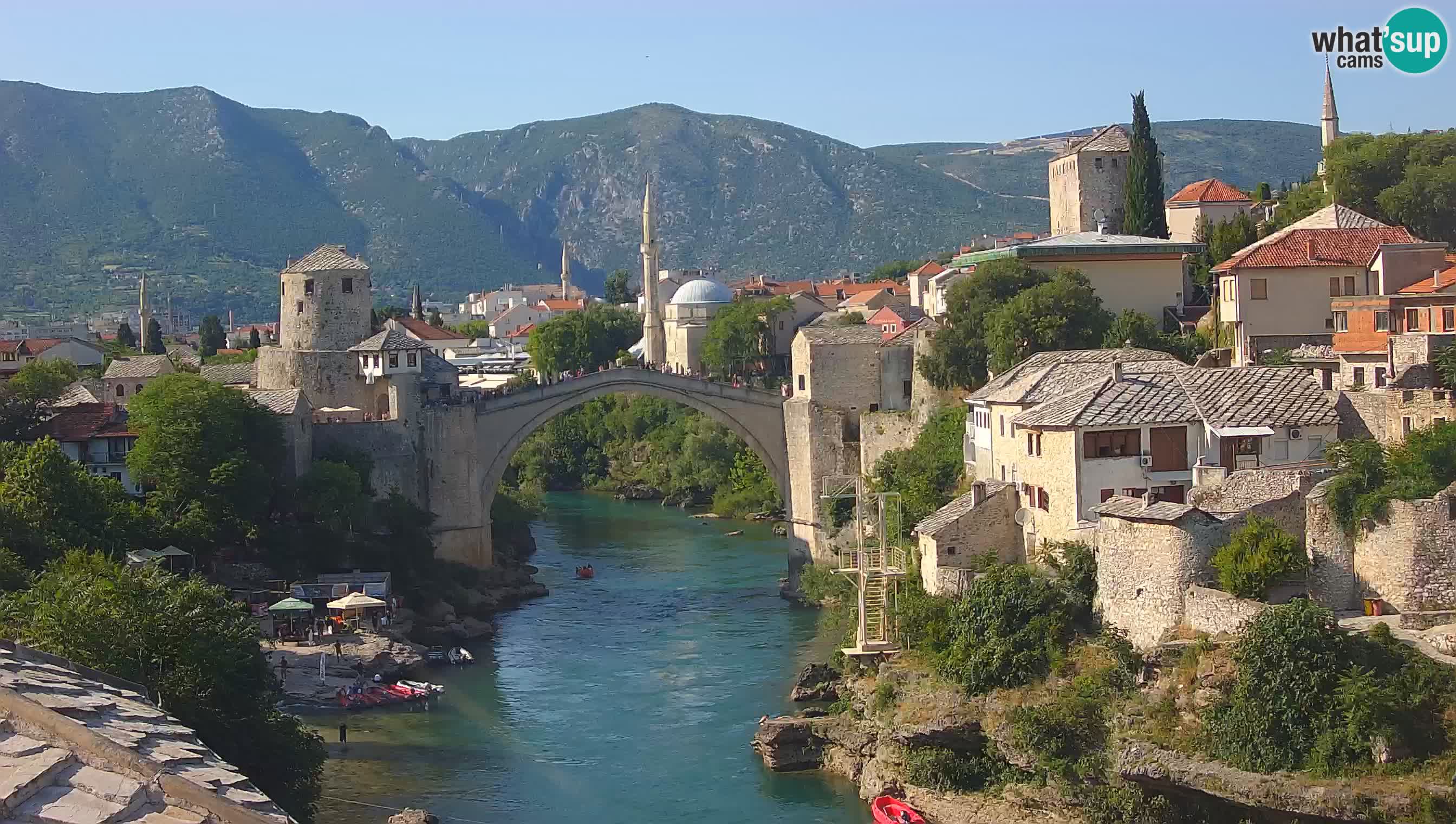 Mostar webkamera – Die Alte Brücke über den Fluss Neretva