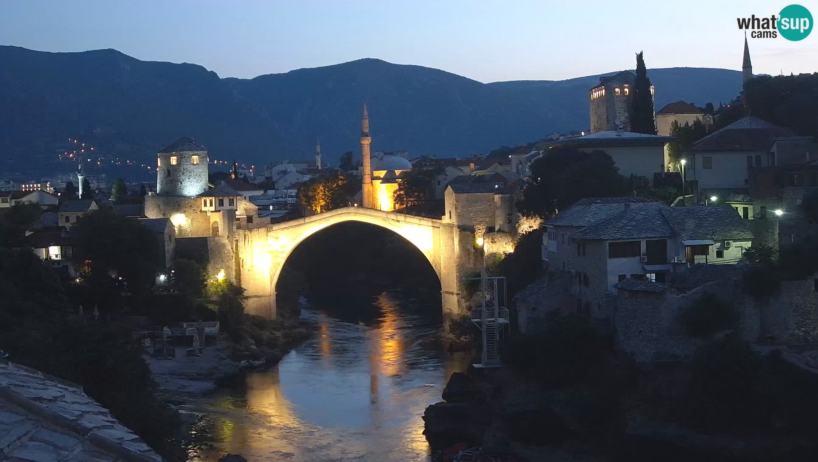Mostar webkamera – Die Alte Brücke über den Fluss Neretva