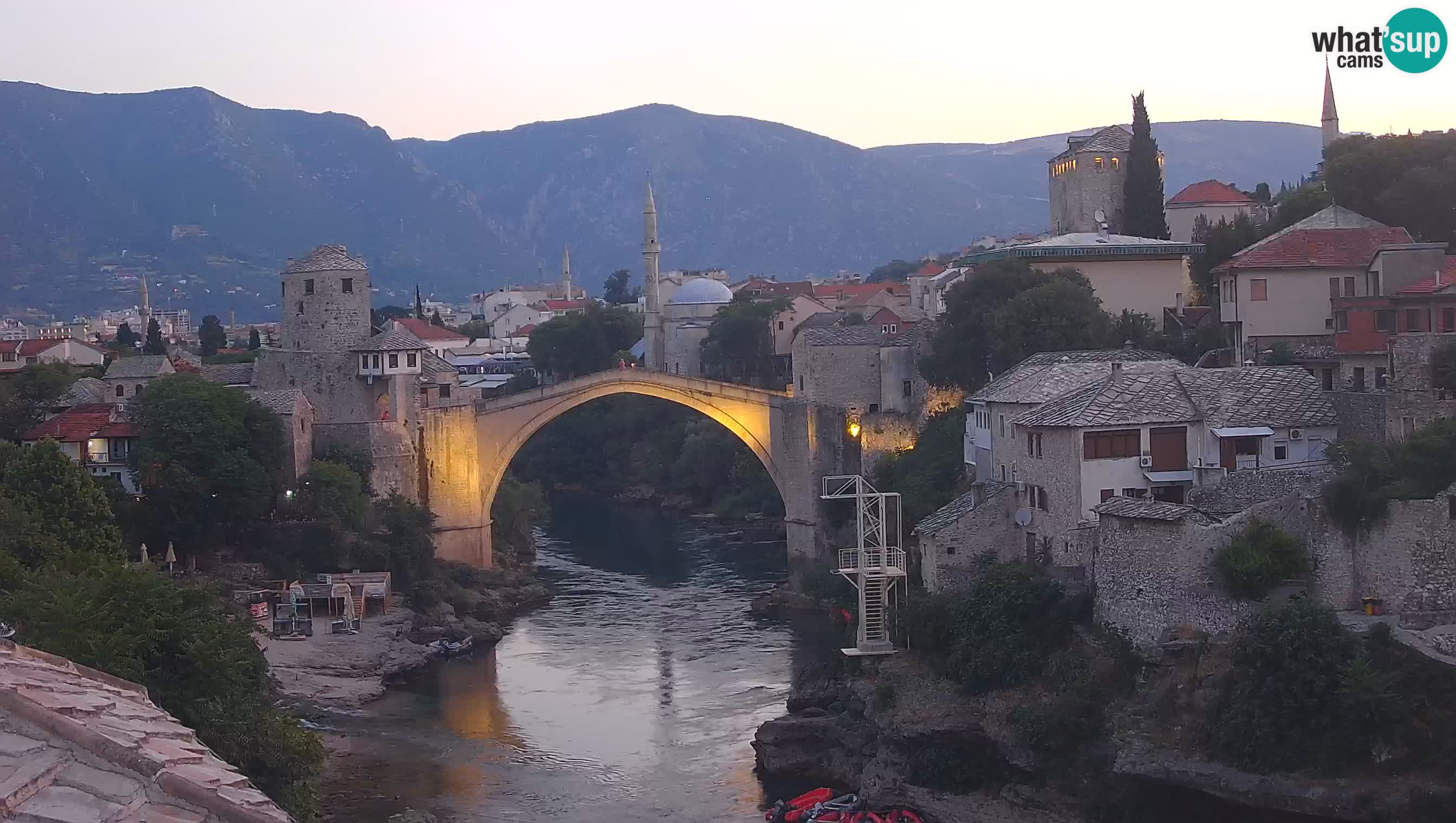 Mostar webkamera – Die Alte Brücke über den Fluss Neretva