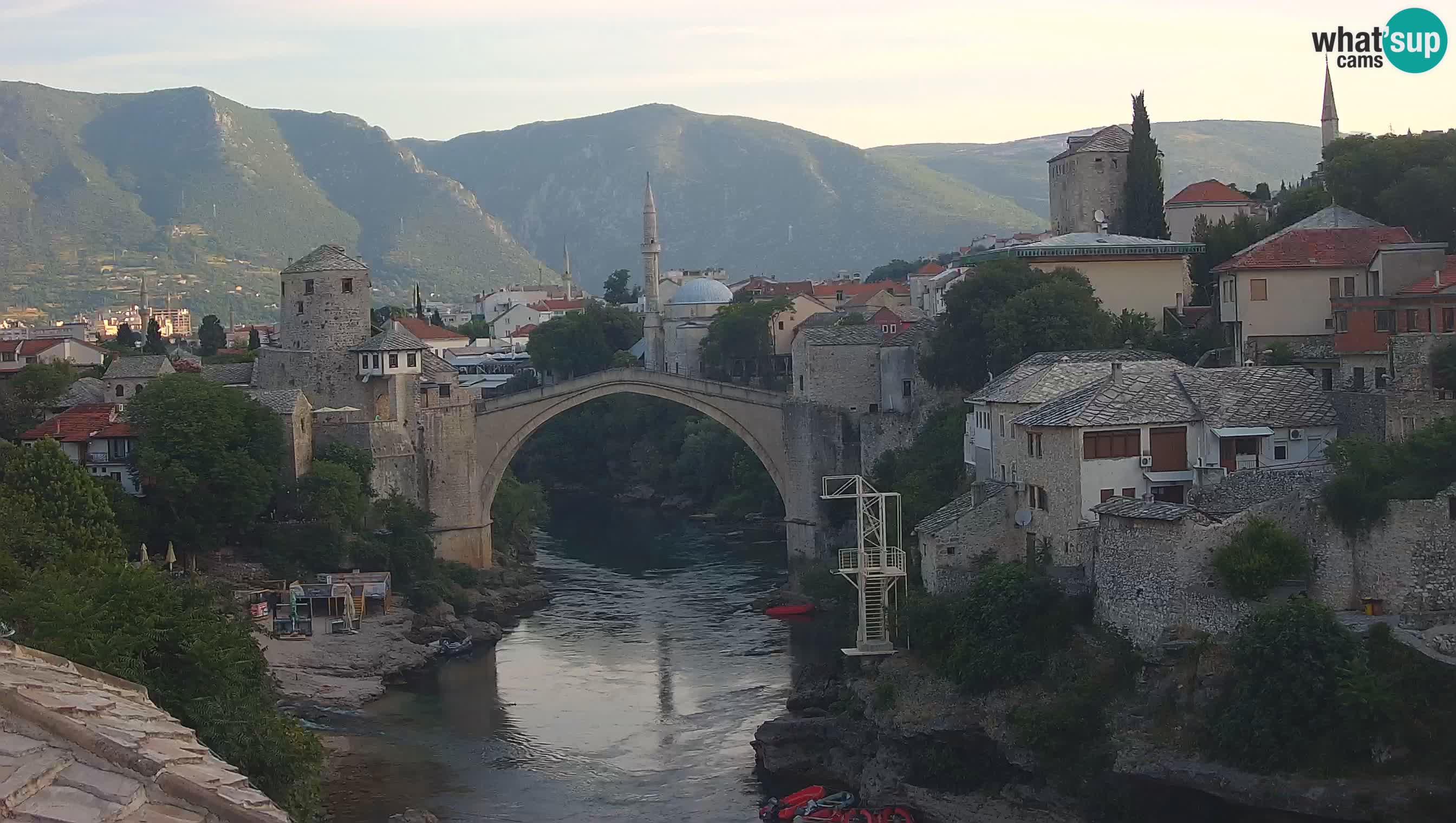 Mostar webkamera – Die Alte Brücke über den Fluss Neretva