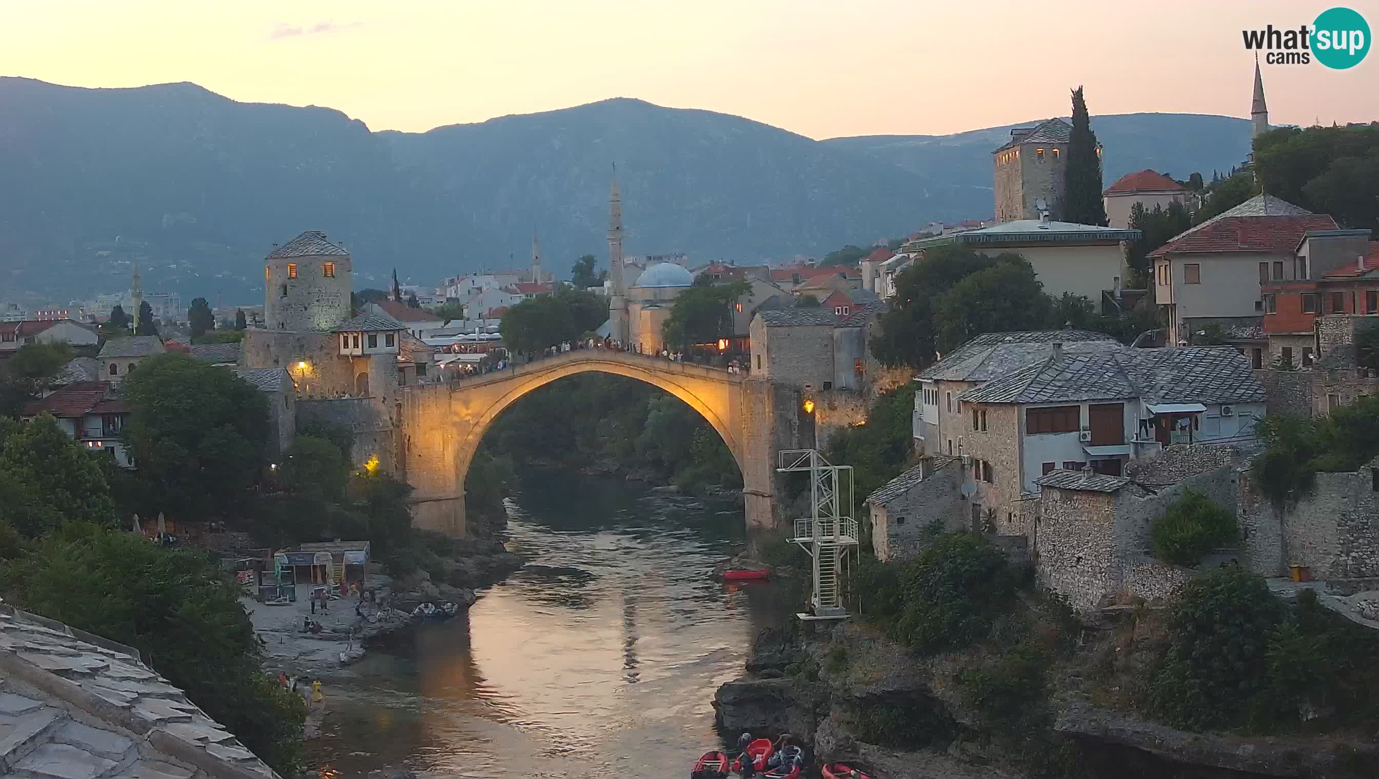 Mostar webkamera – Die Alte Brücke über den Fluss Neretva