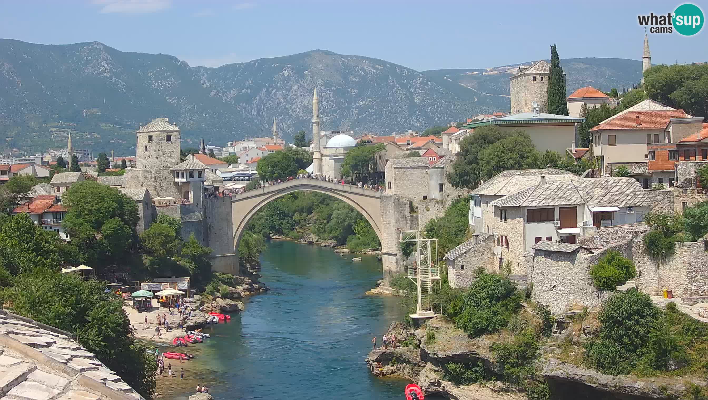 Mostar webkamera – Die Alte Brücke über den Fluss Neretva