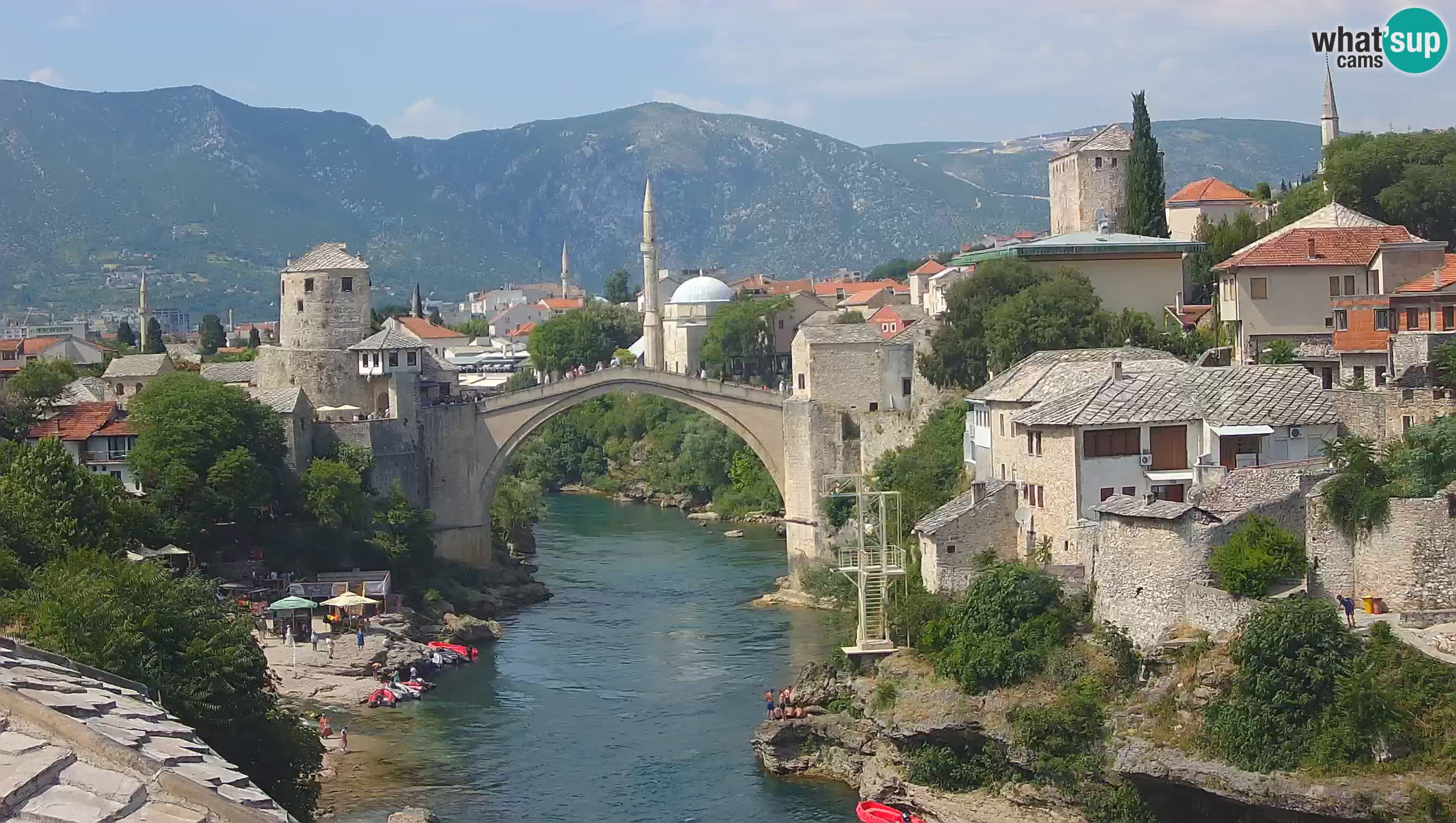 Mostar webkamera – Die Alte Brücke über den Fluss Neretva