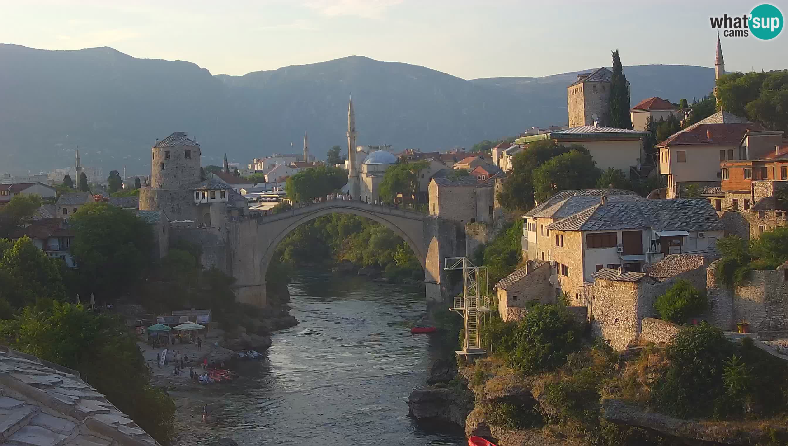 Mostar webkamera – Die Alte Brücke über den Fluss Neretva