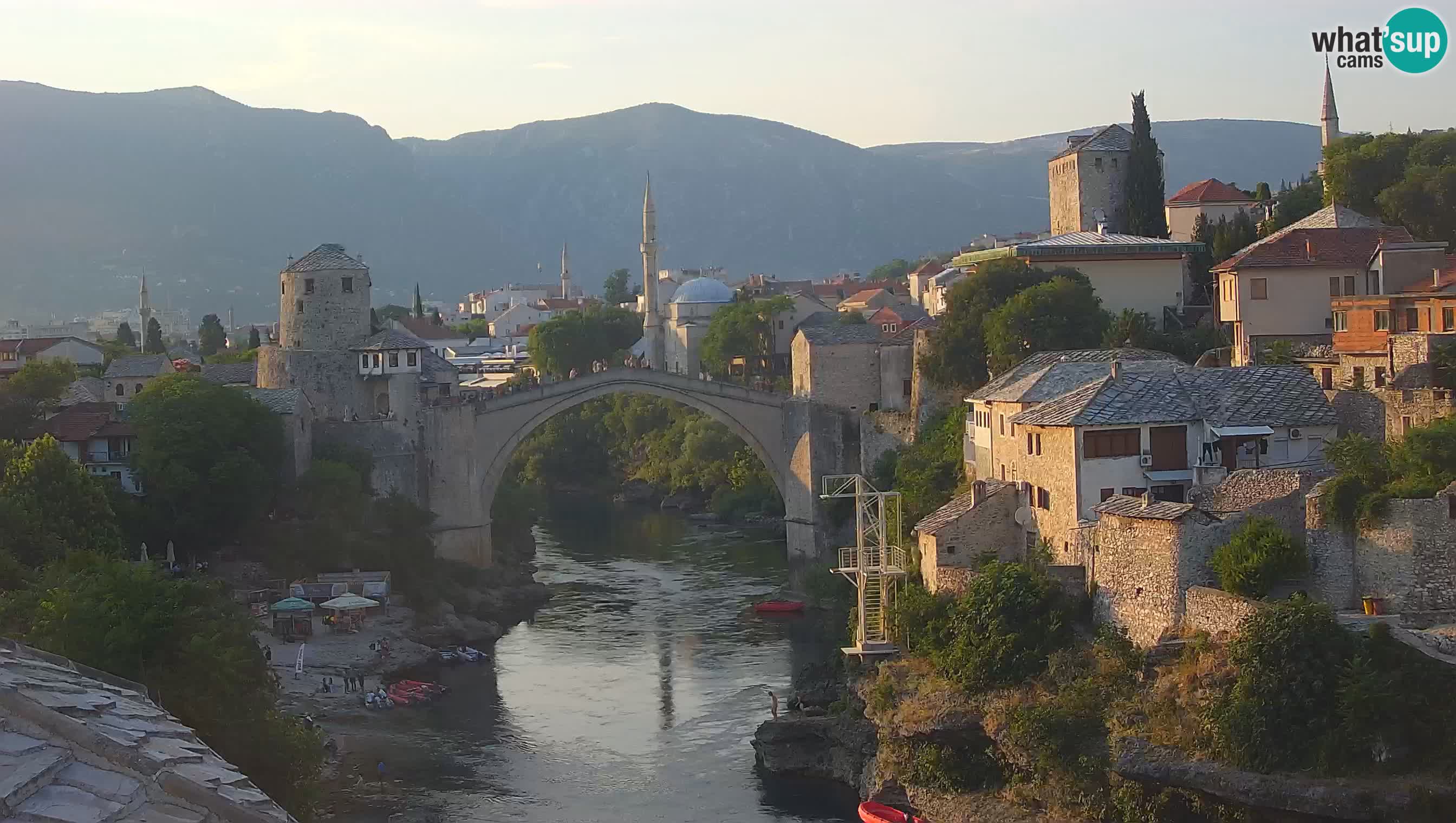 Mostar webkamera – Die Alte Brücke über den Fluss Neretva
