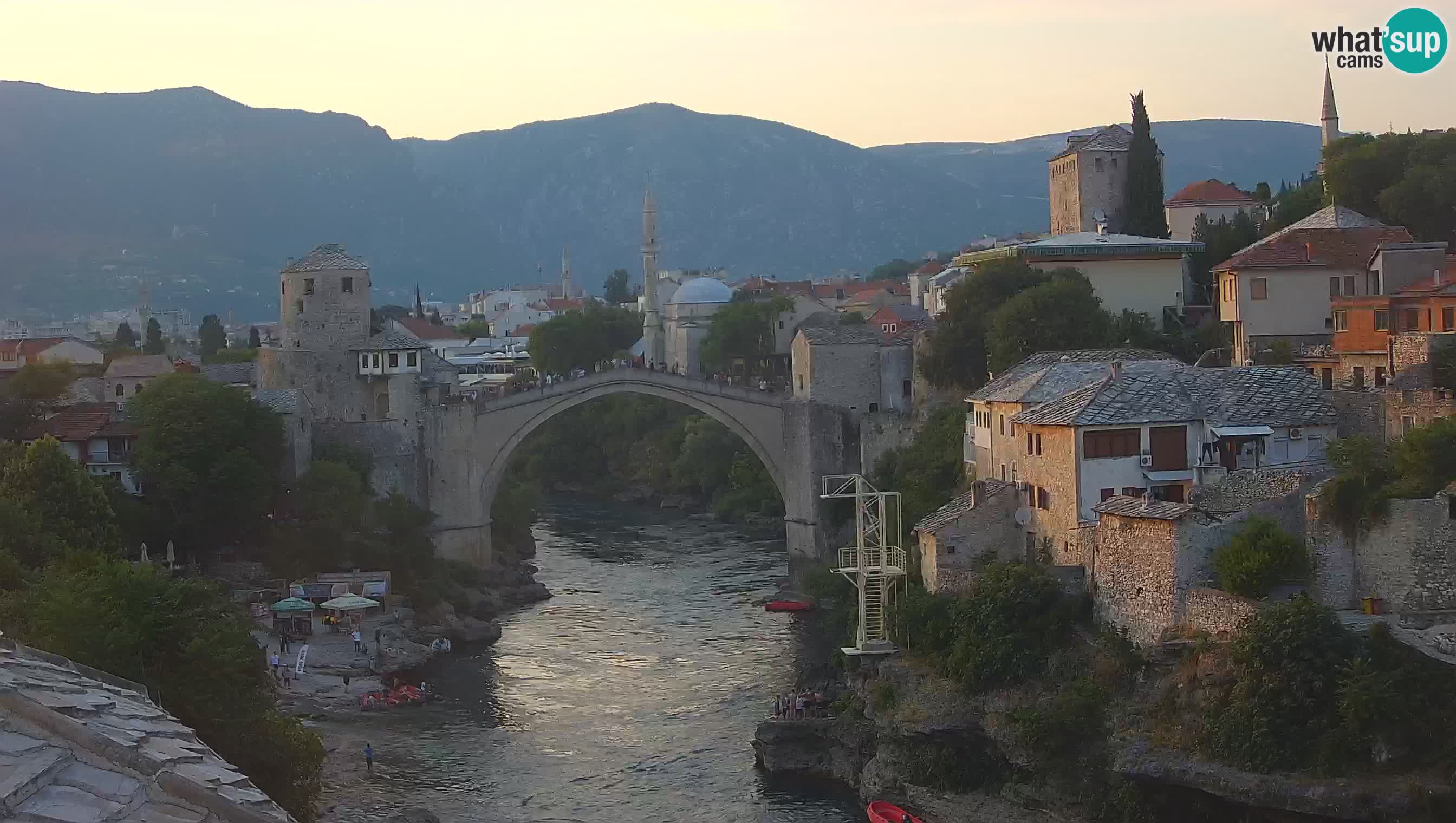 Mostar webkamera – Die Alte Brücke über den Fluss Neretva
