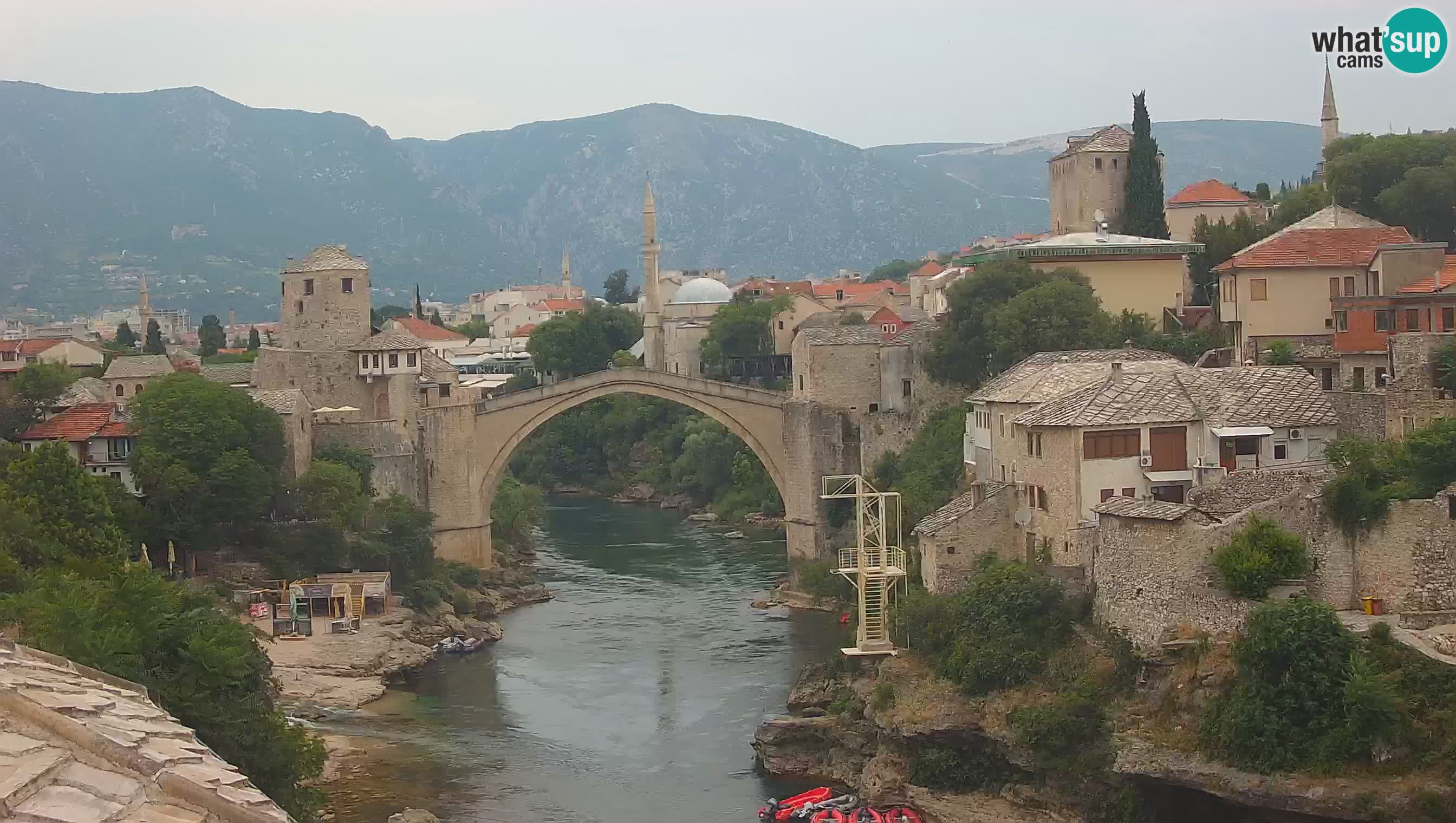 Mostar webkamera – Die Alte Brücke über den Fluss Neretva