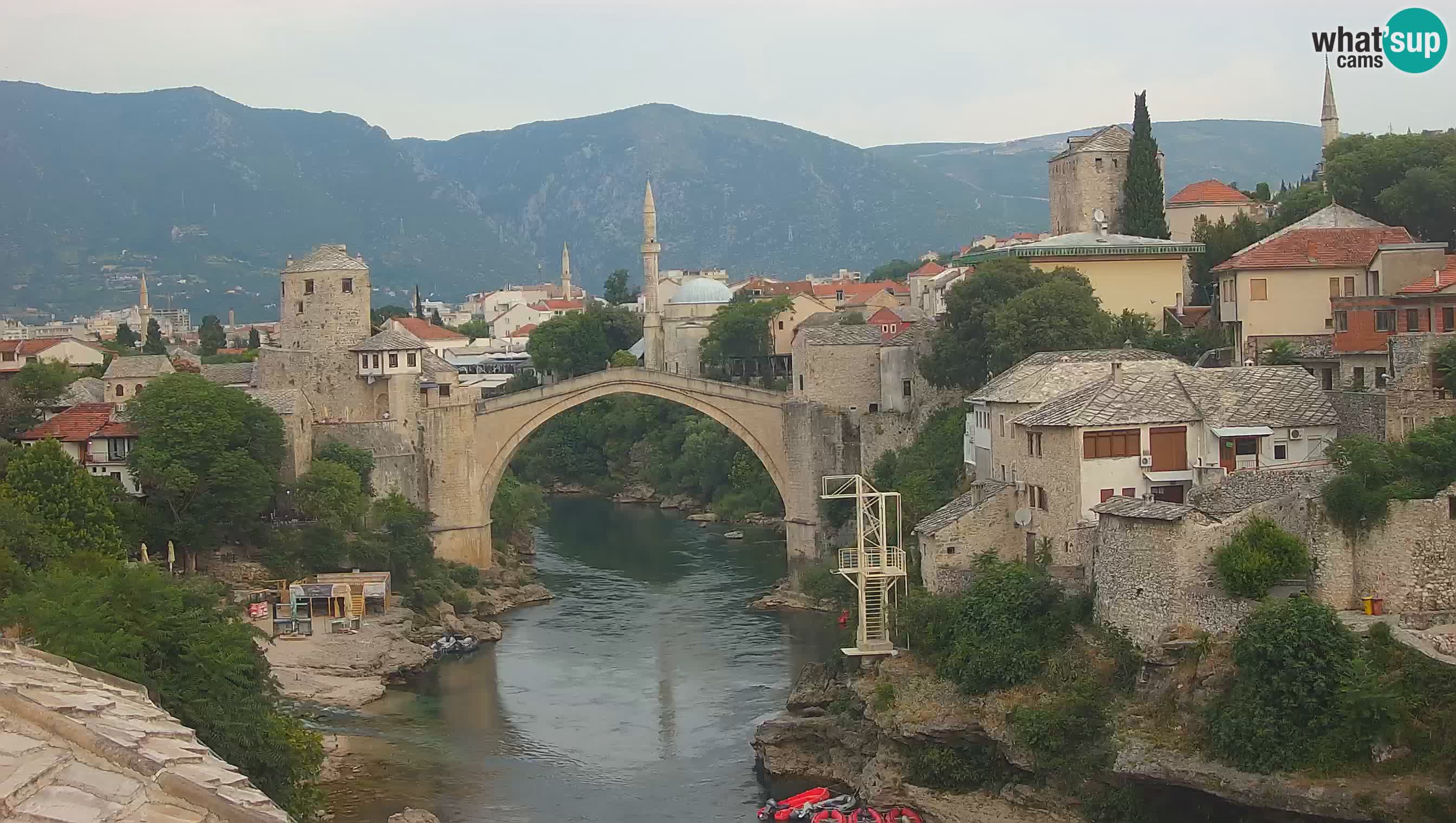 Mostar webkamera – Die Alte Brücke über den Fluss Neretva