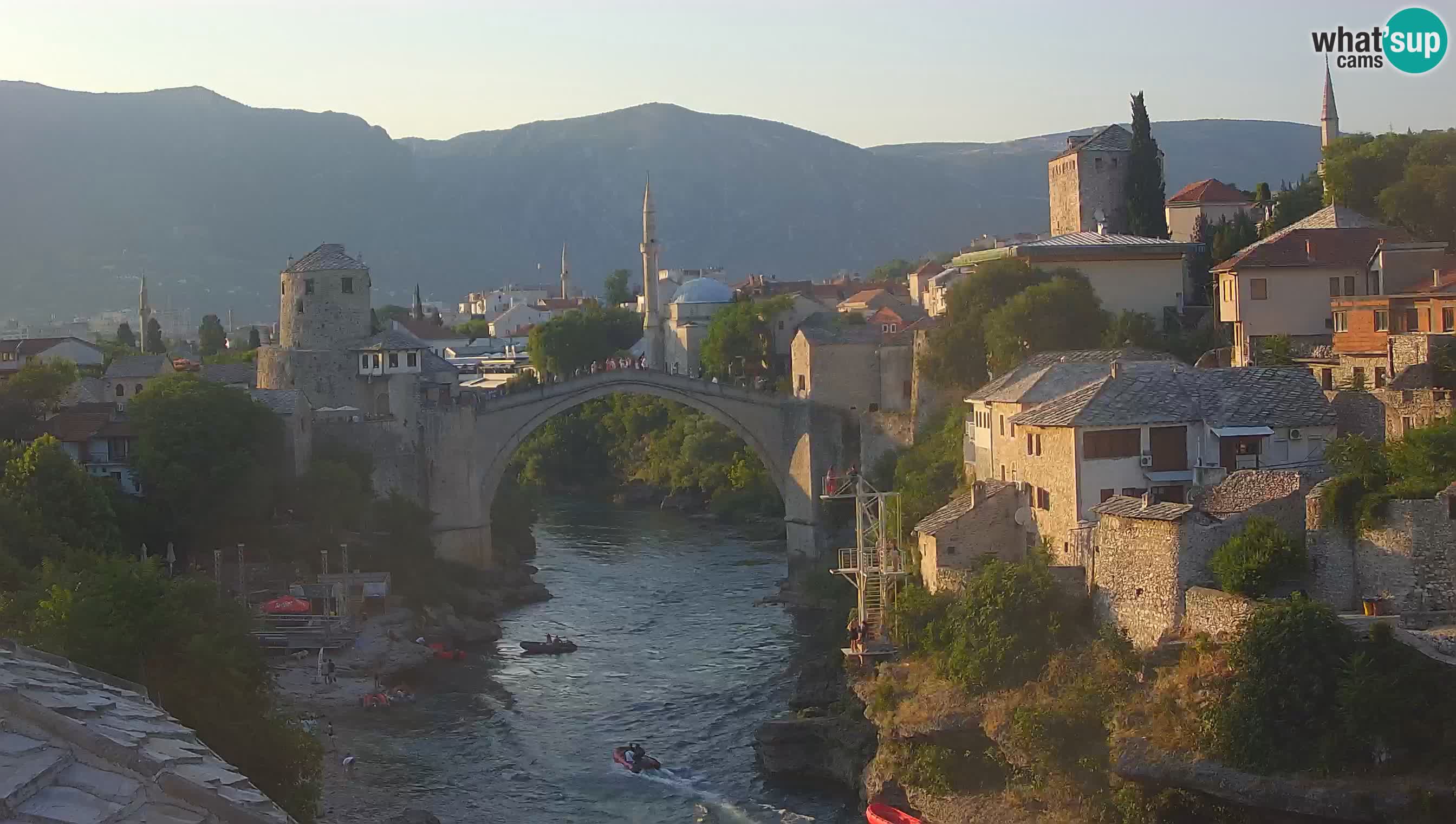 Mostar webkamera – Die Alte Brücke über den Fluss Neretva