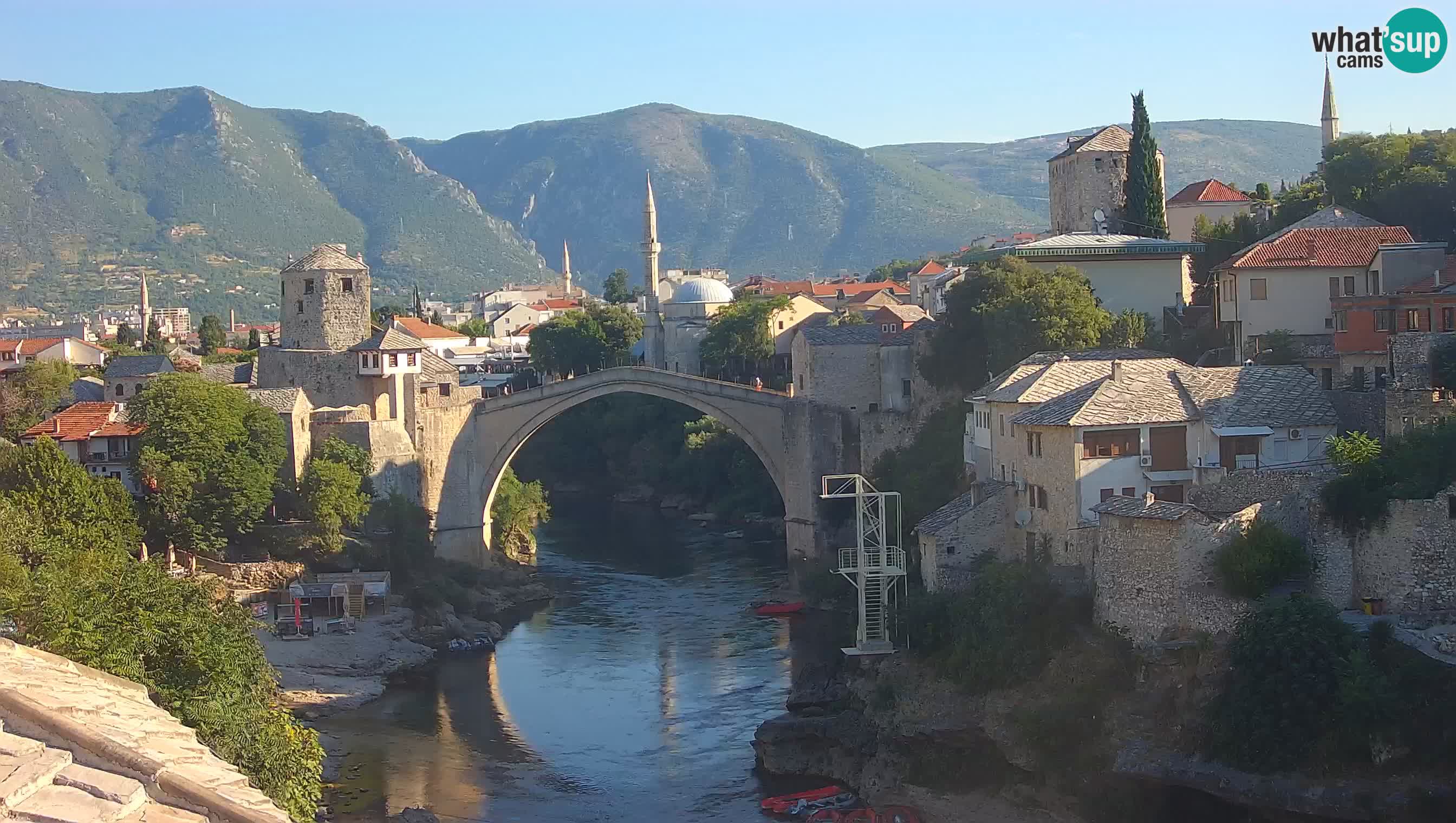 Mostar webkamera – Die Alte Brücke über den Fluss Neretva