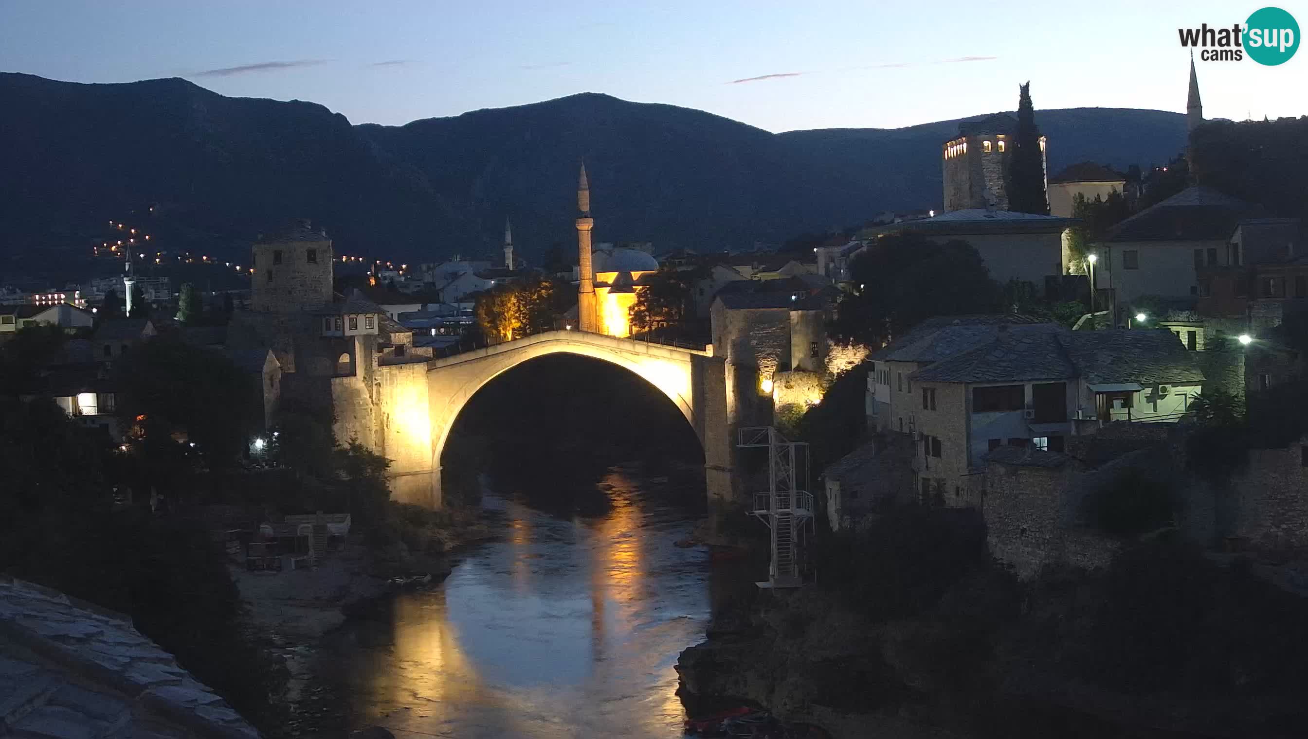 Mostar webkamera – Die Alte Brücke über den Fluss Neretva