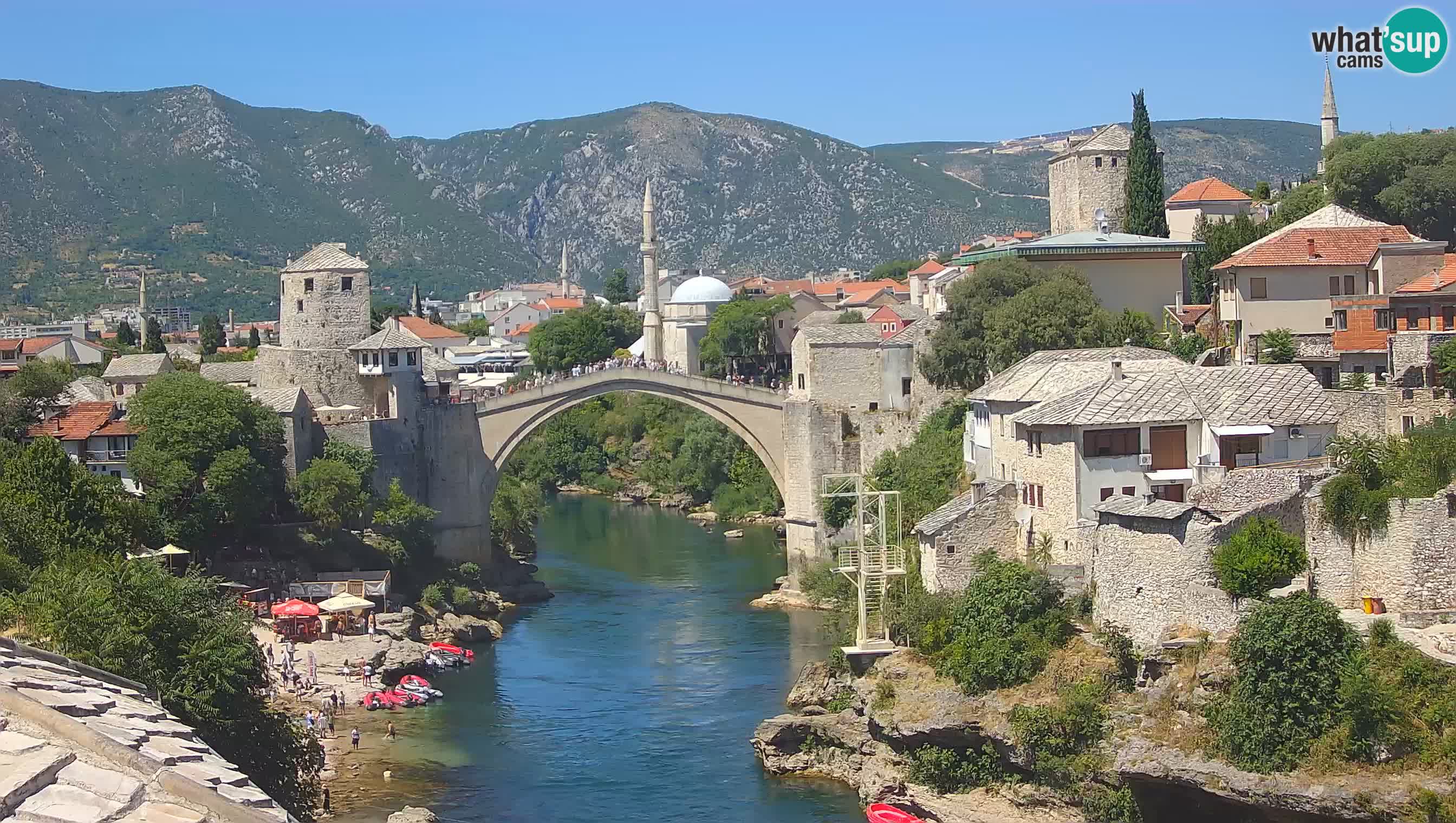 Mostar webkamera – Die Alte Brücke über den Fluss Neretva