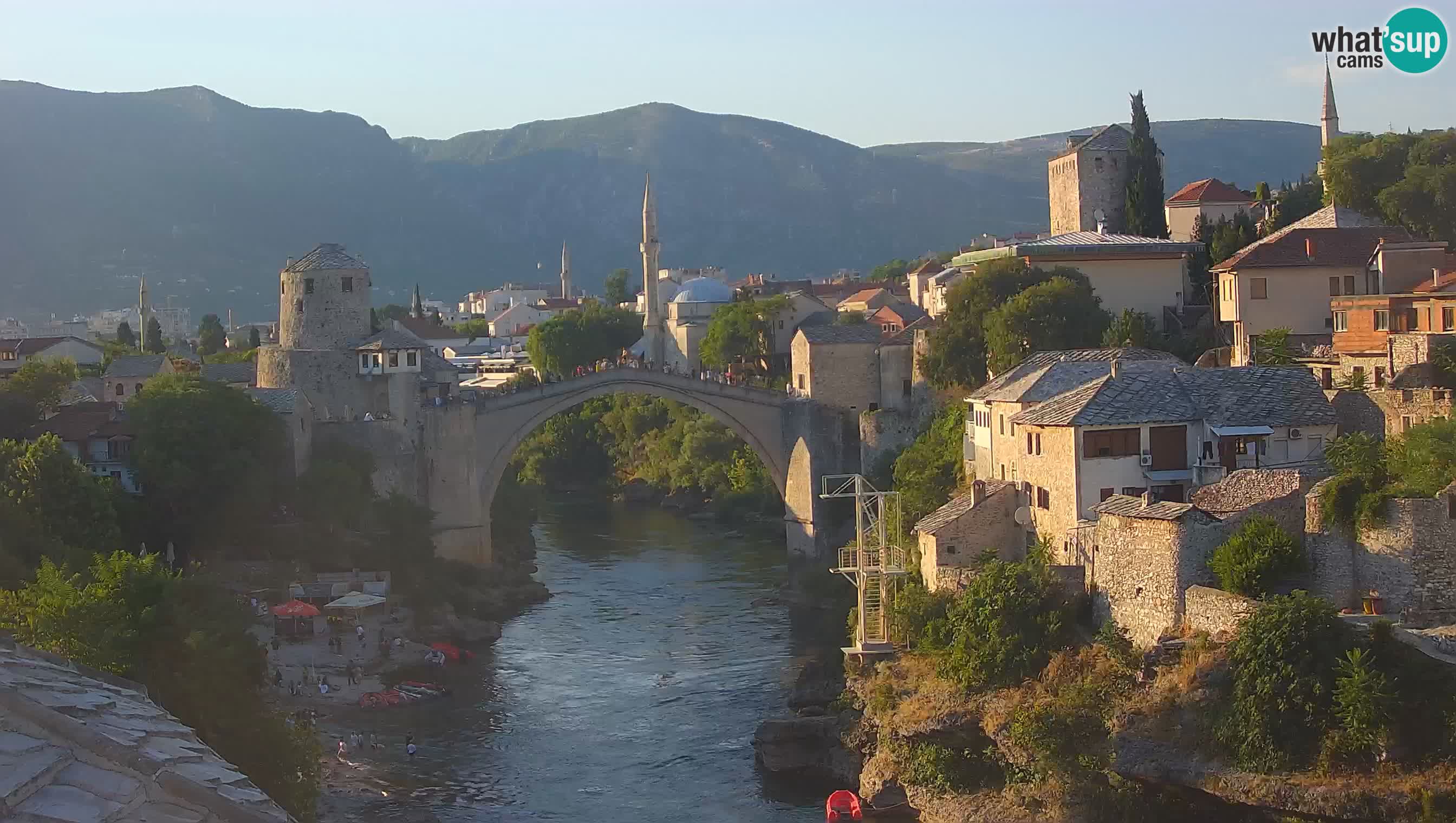 Mostar webkamera – Die Alte Brücke über den Fluss Neretva