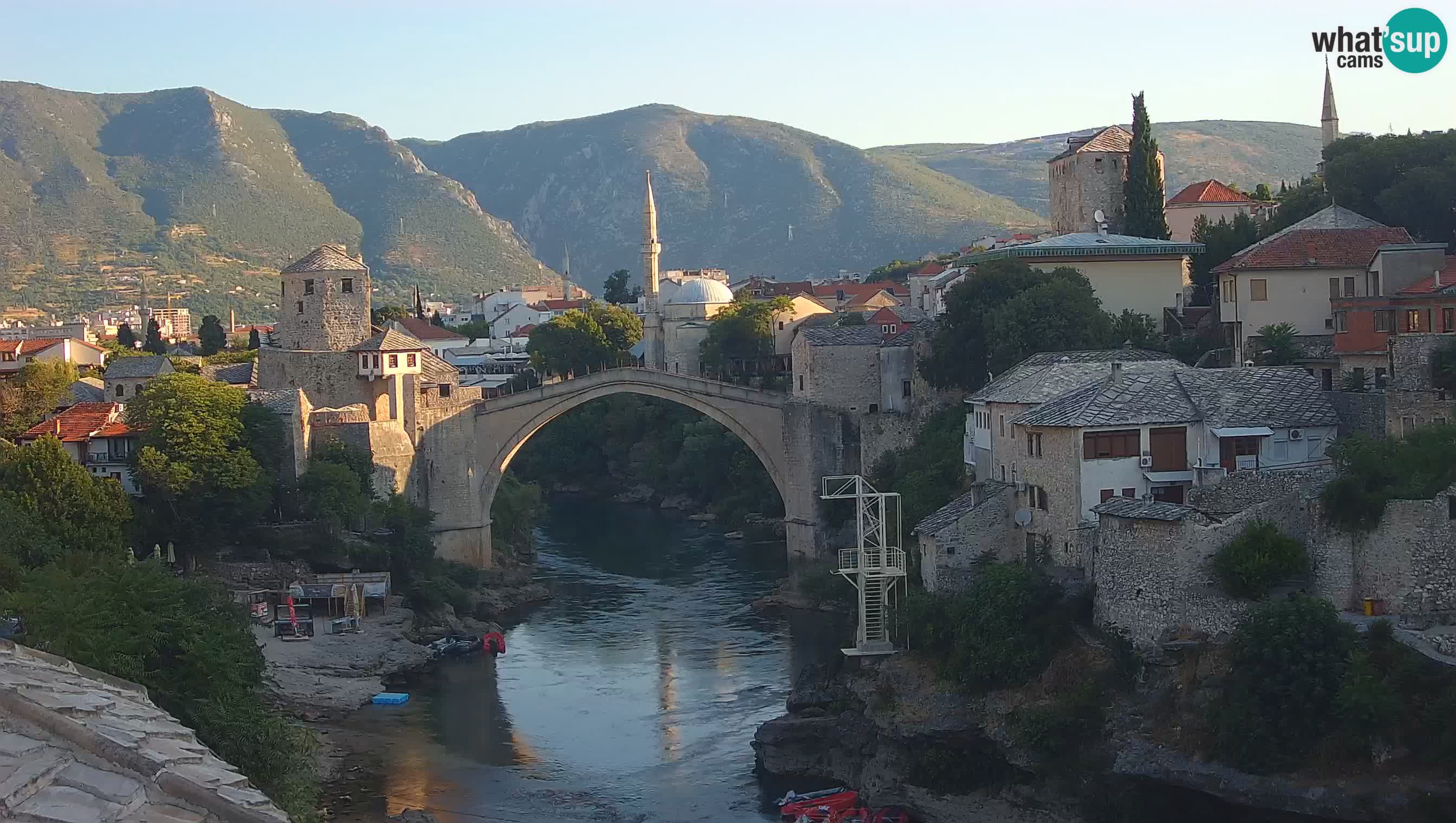 Mostar webkamera – Die Alte Brücke über den Fluss Neretva