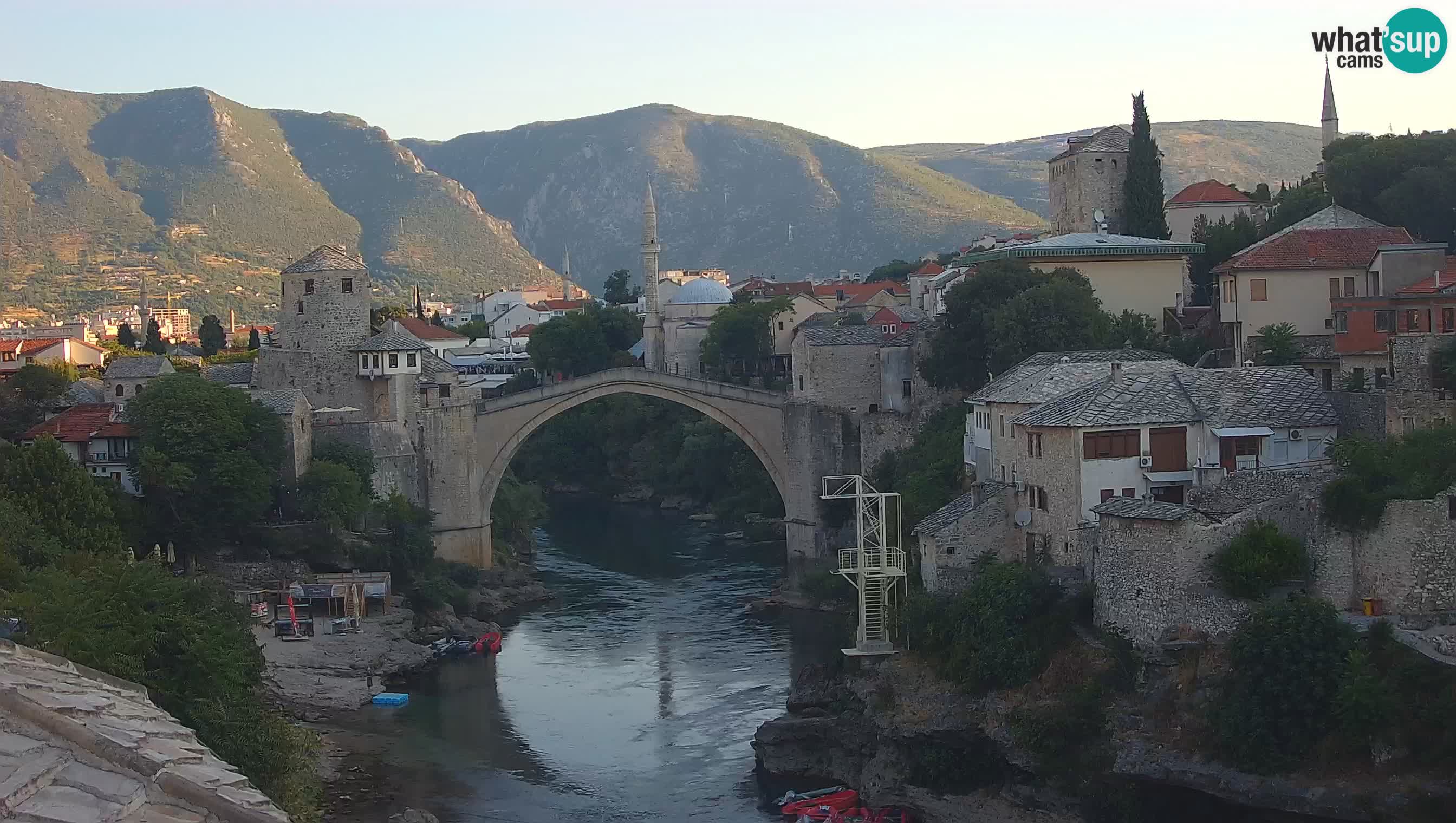 Mostar webkamera – Die Alte Brücke über den Fluss Neretva