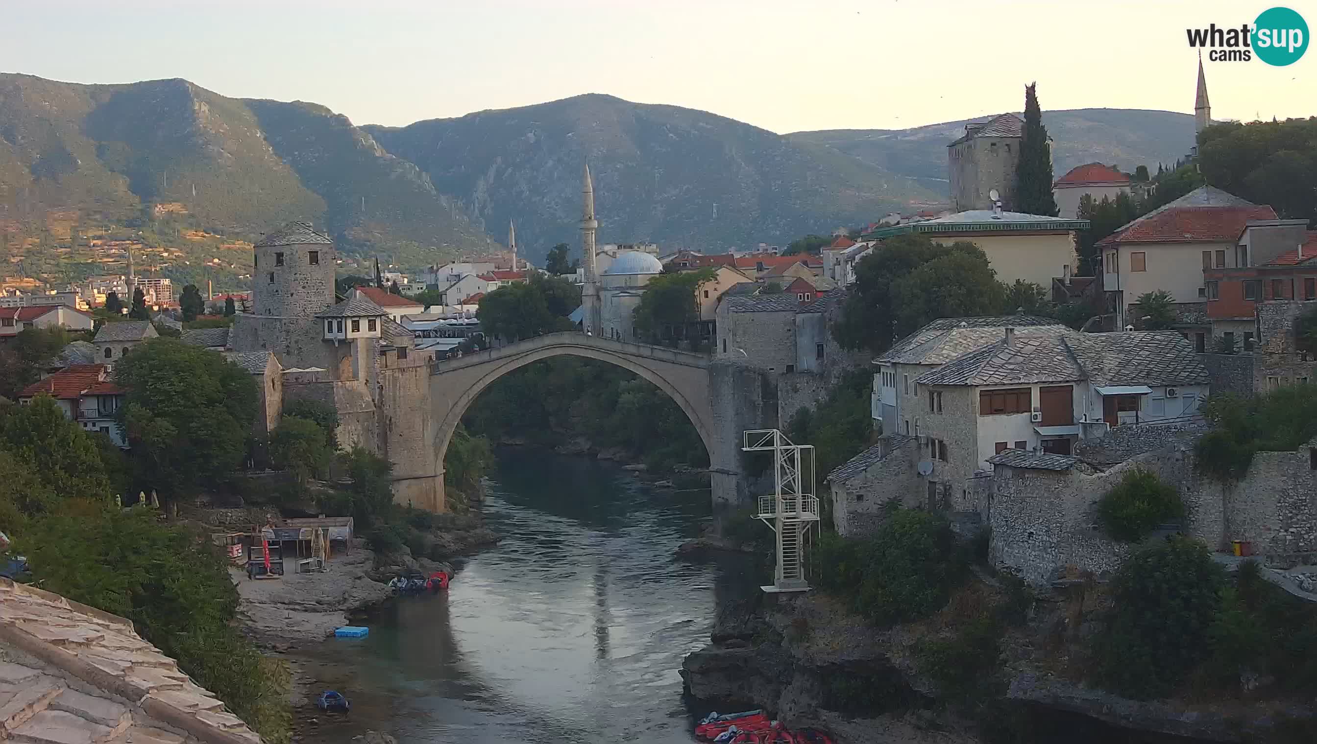 Mostar webkamera – Die Alte Brücke über den Fluss Neretva
