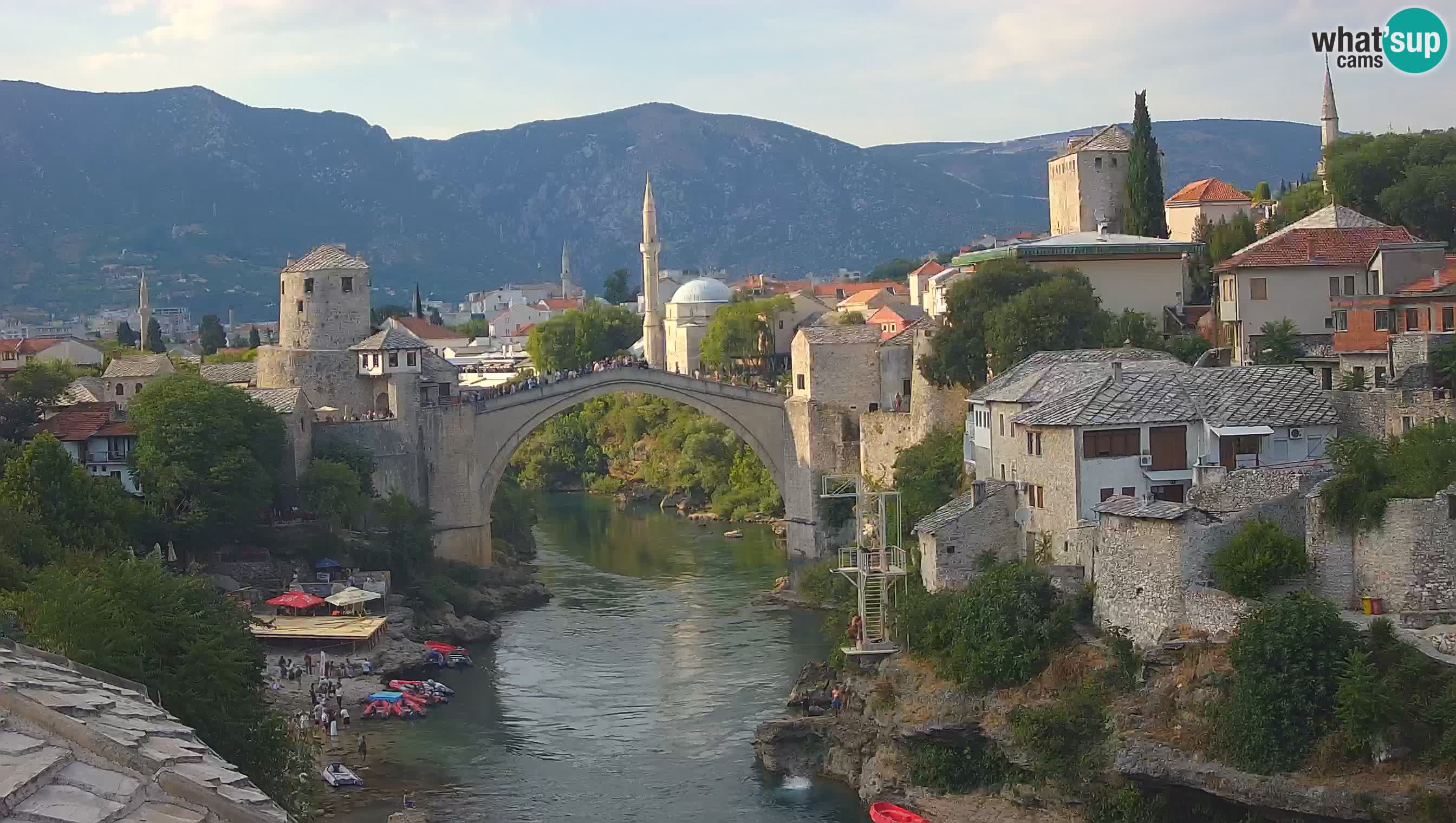 Mostar webkamera – Die Alte Brücke über den Fluss Neretva
