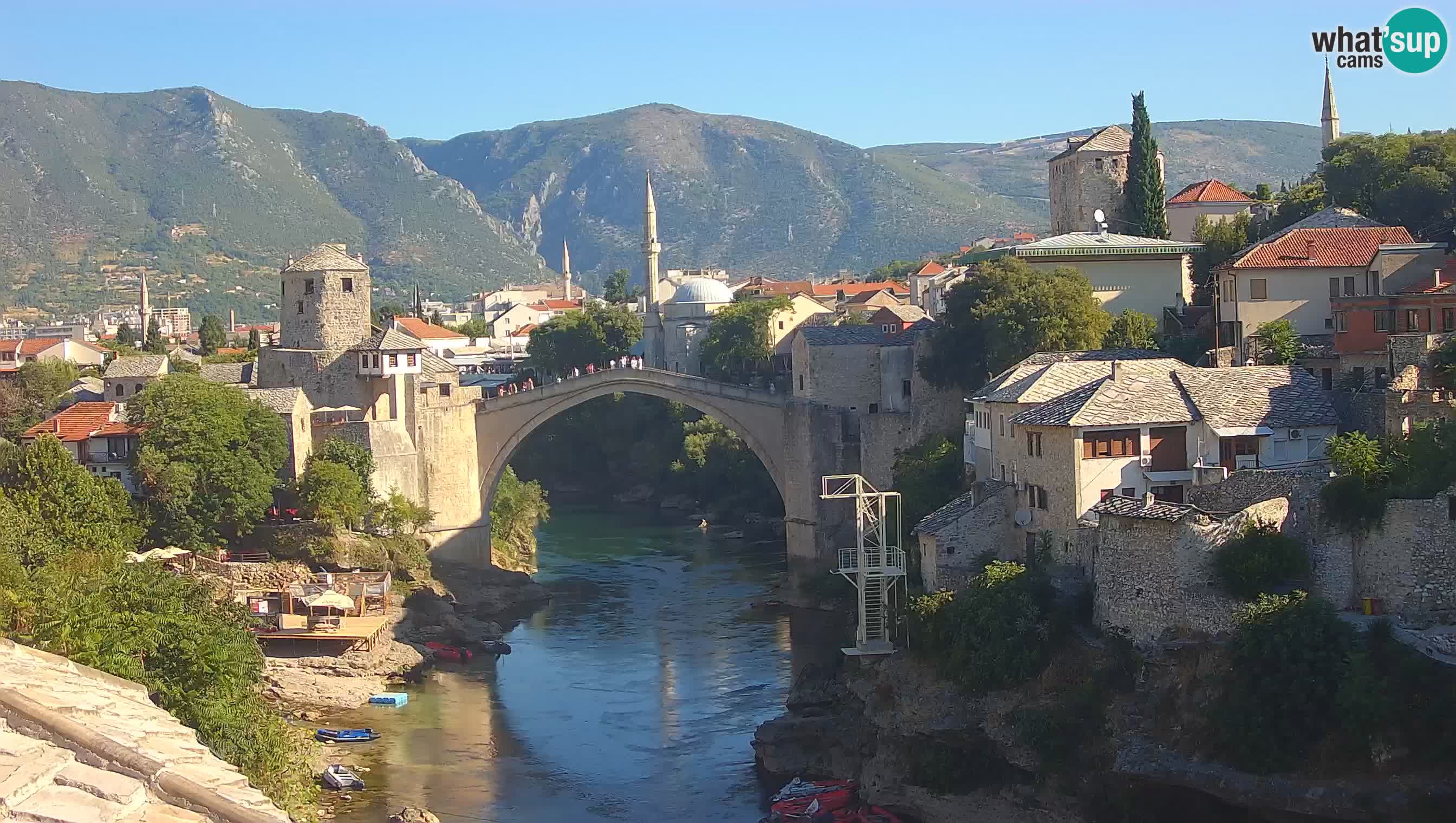 Mostar webkamera – Die Alte Brücke über den Fluss Neretva