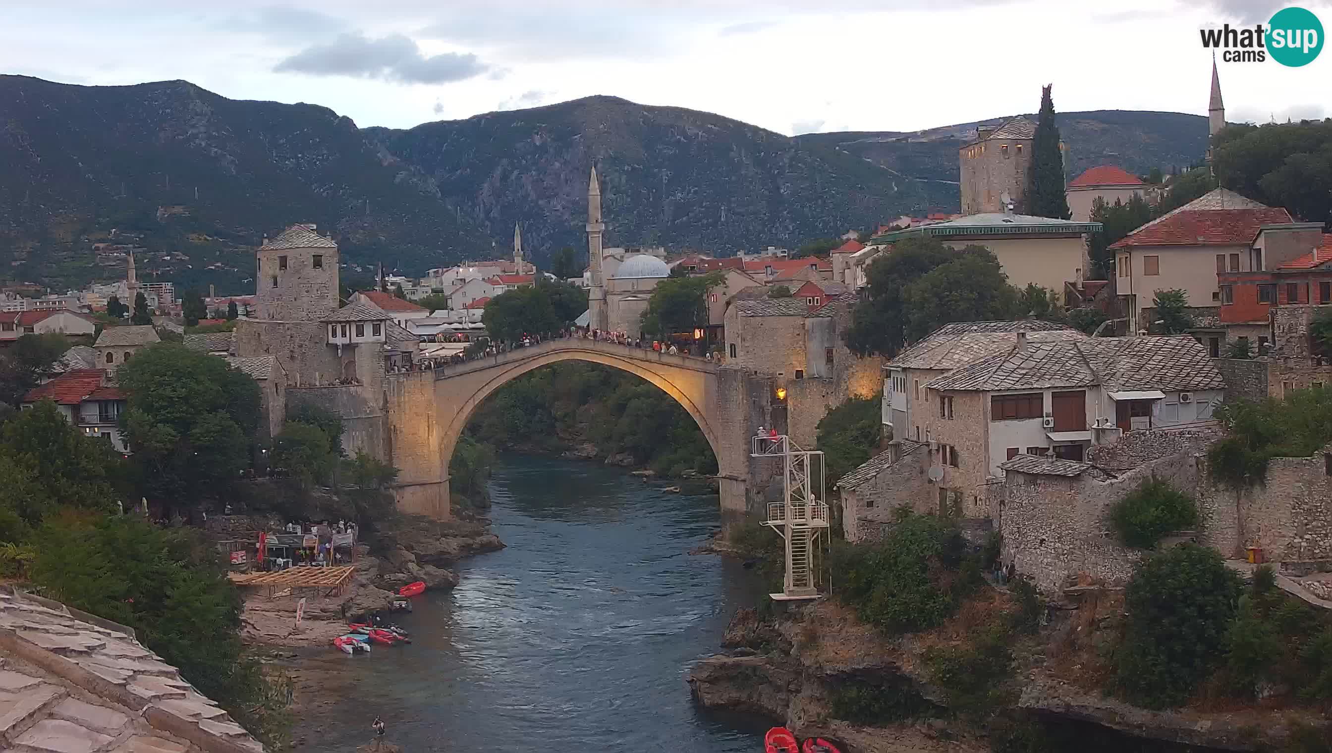 Mostar webkamera – Die Alte Brücke über den Fluss Neretva