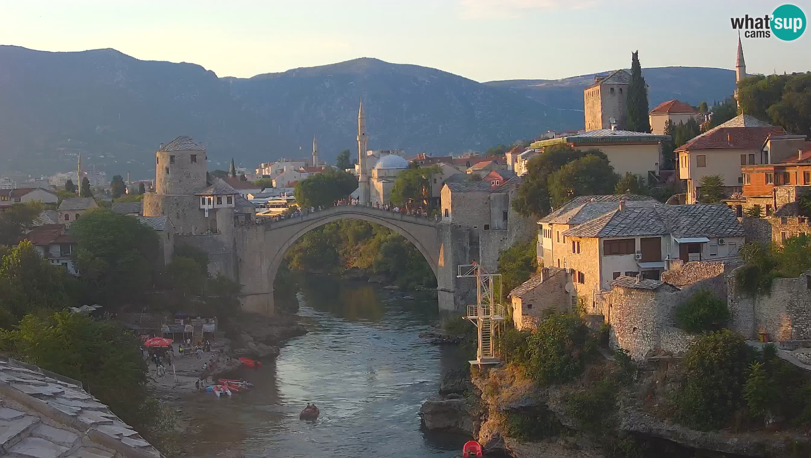 Mostar webkamera – Die Alte Brücke über den Fluss Neretva