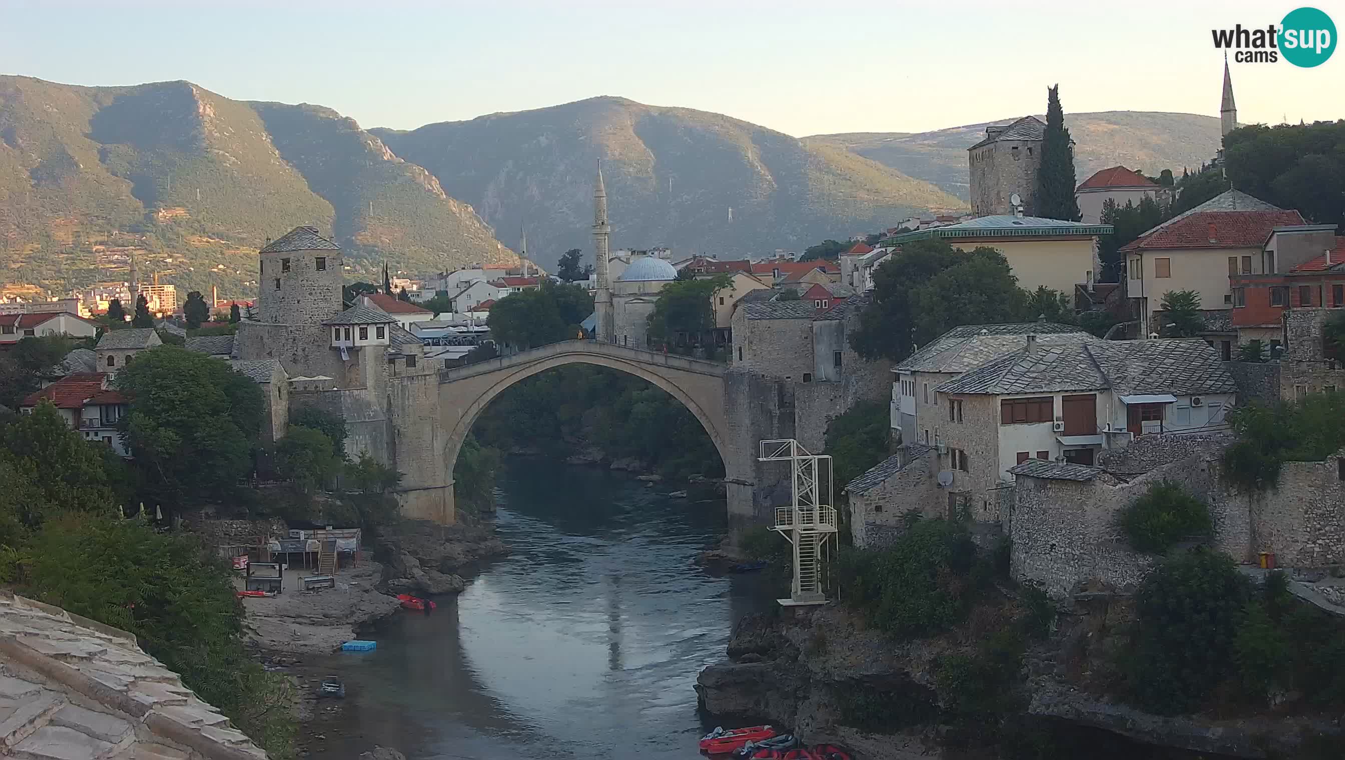 Mostar webkamera – Die Alte Brücke über den Fluss Neretva