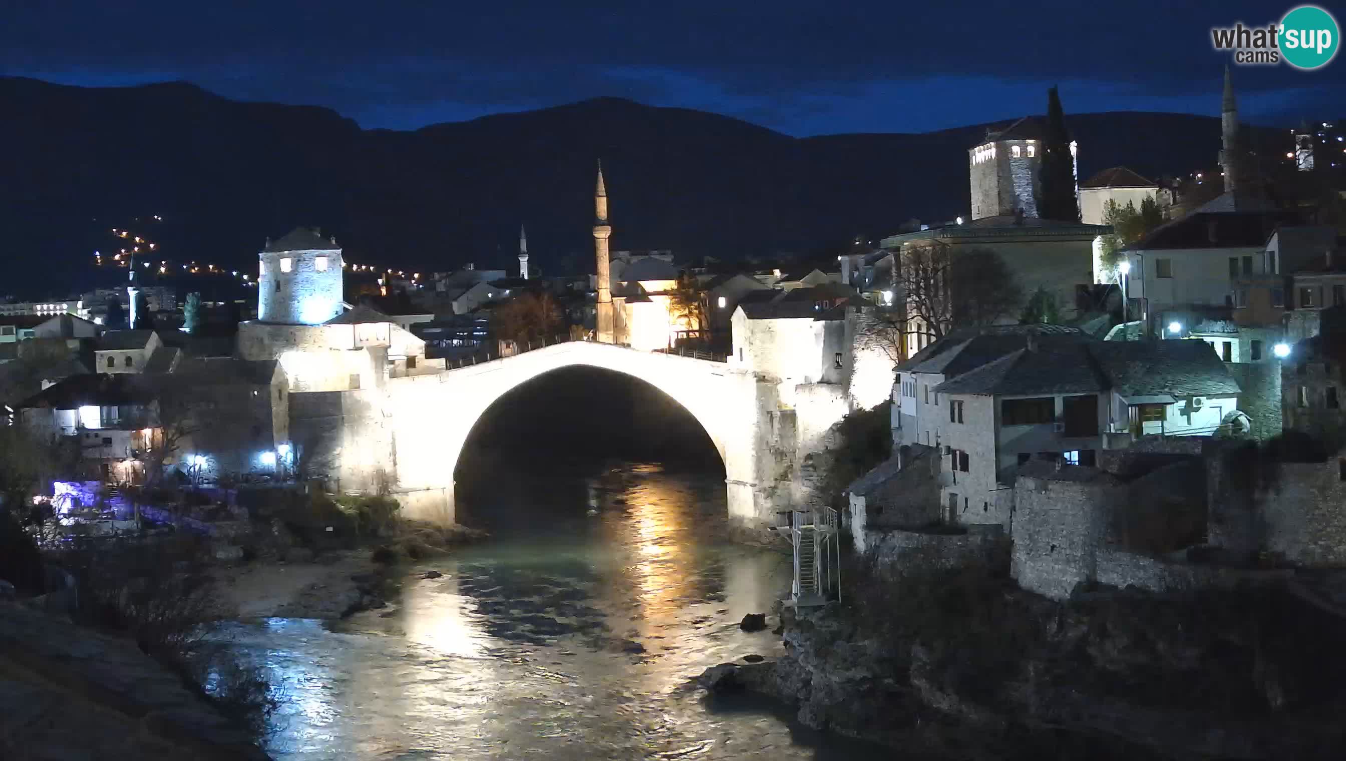 Mostar webkamera – Die Alte Brücke über den Fluss Neretva