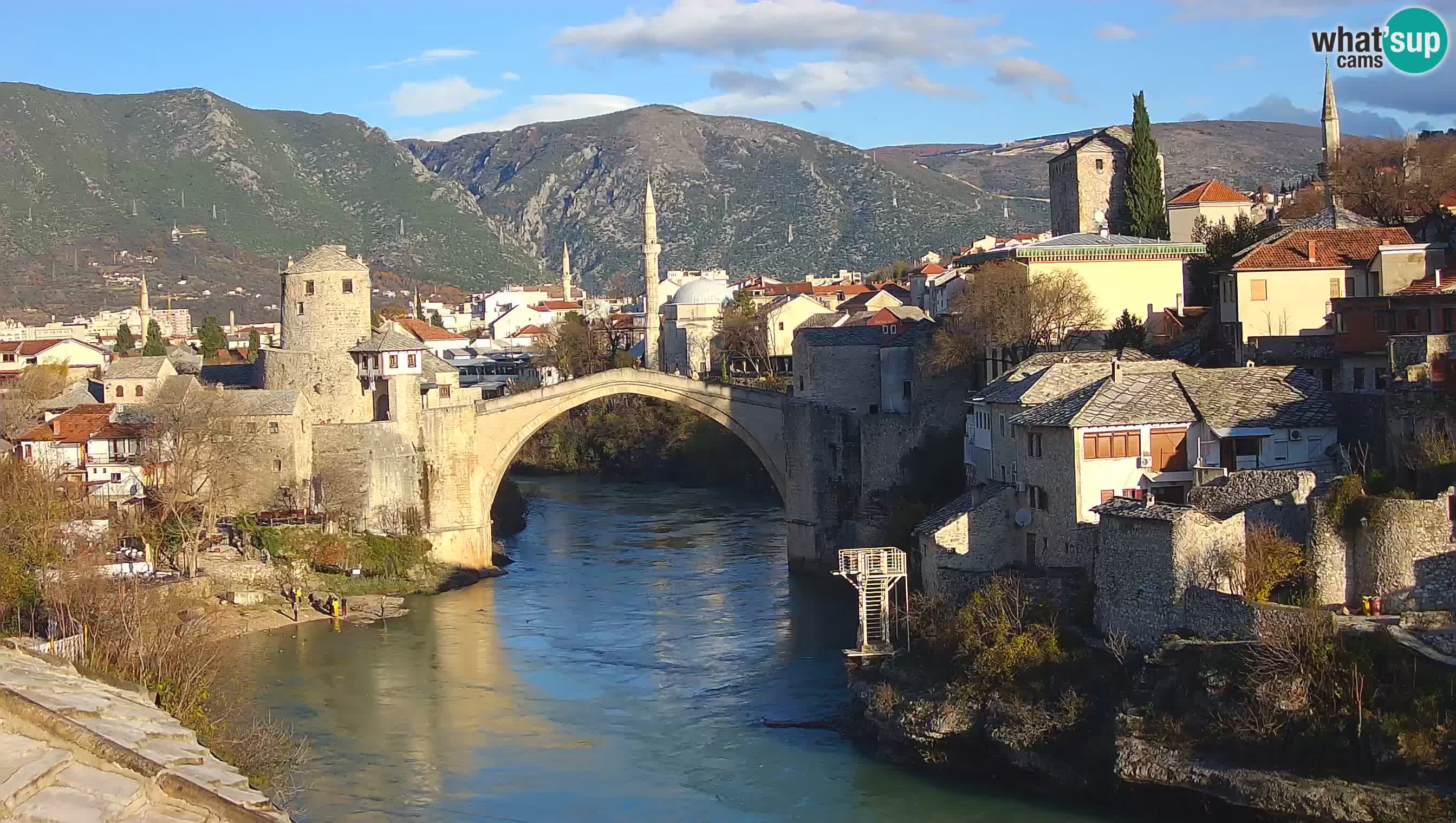 Mostar webkamera – Die Alte Brücke über den Fluss Neretva