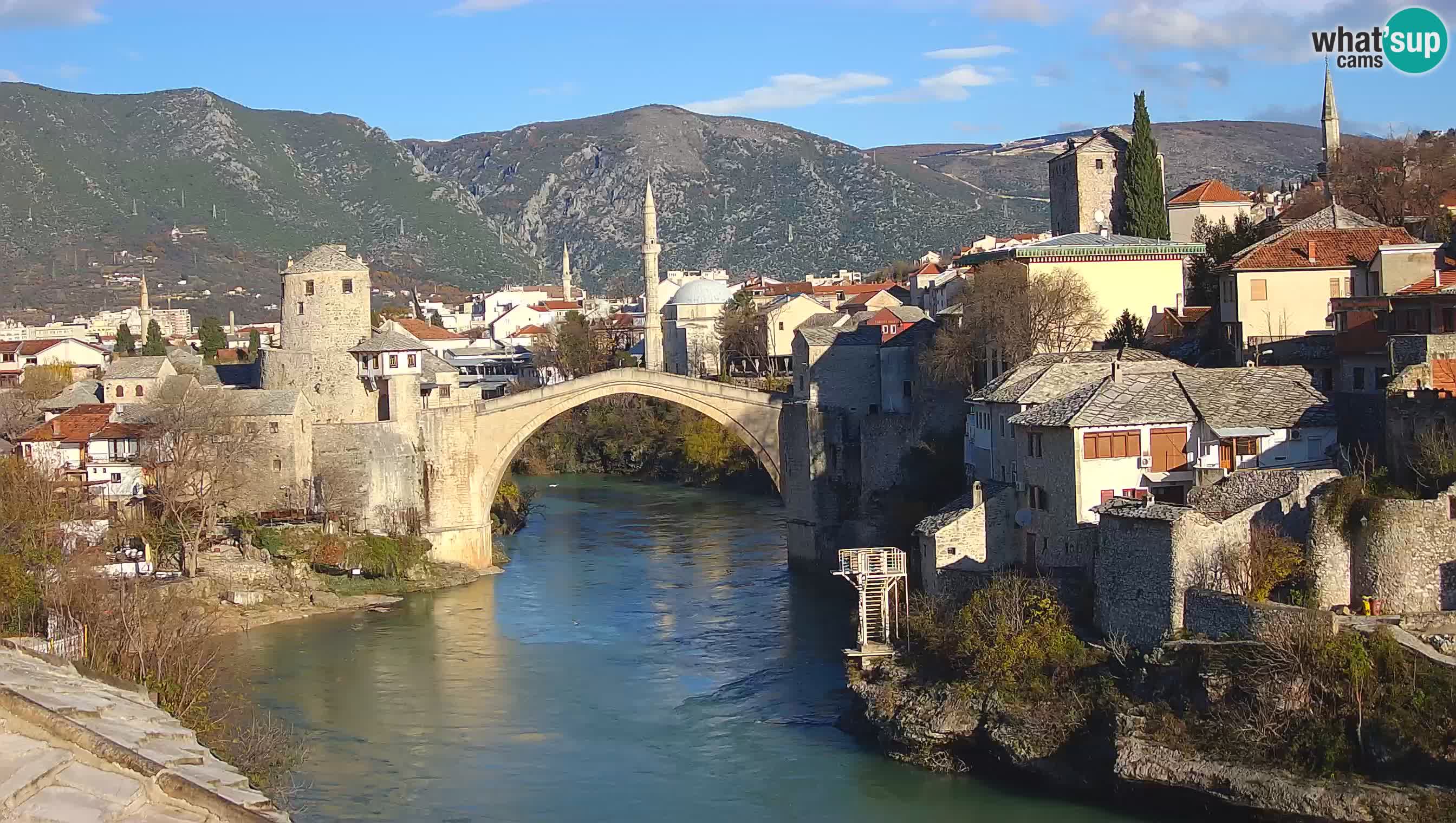 Mostar webkamera – Die Alte Brücke über den Fluss Neretva