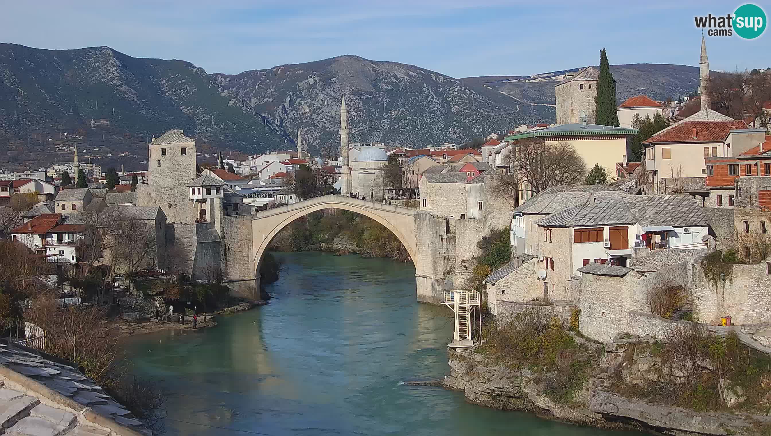 Mostar webkamera – Die Alte Brücke über den Fluss Neretva