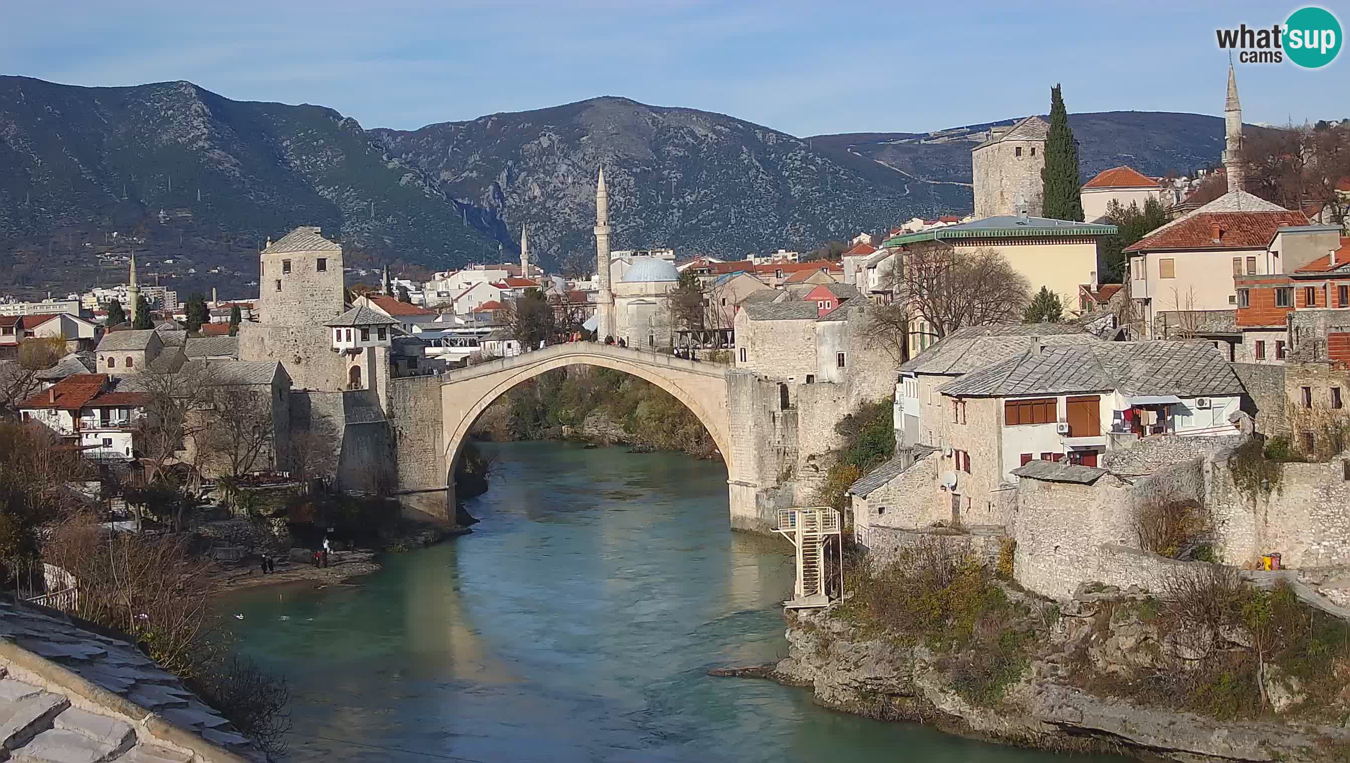 Mostar webkamera – Die Alte Brücke über den Fluss Neretva
