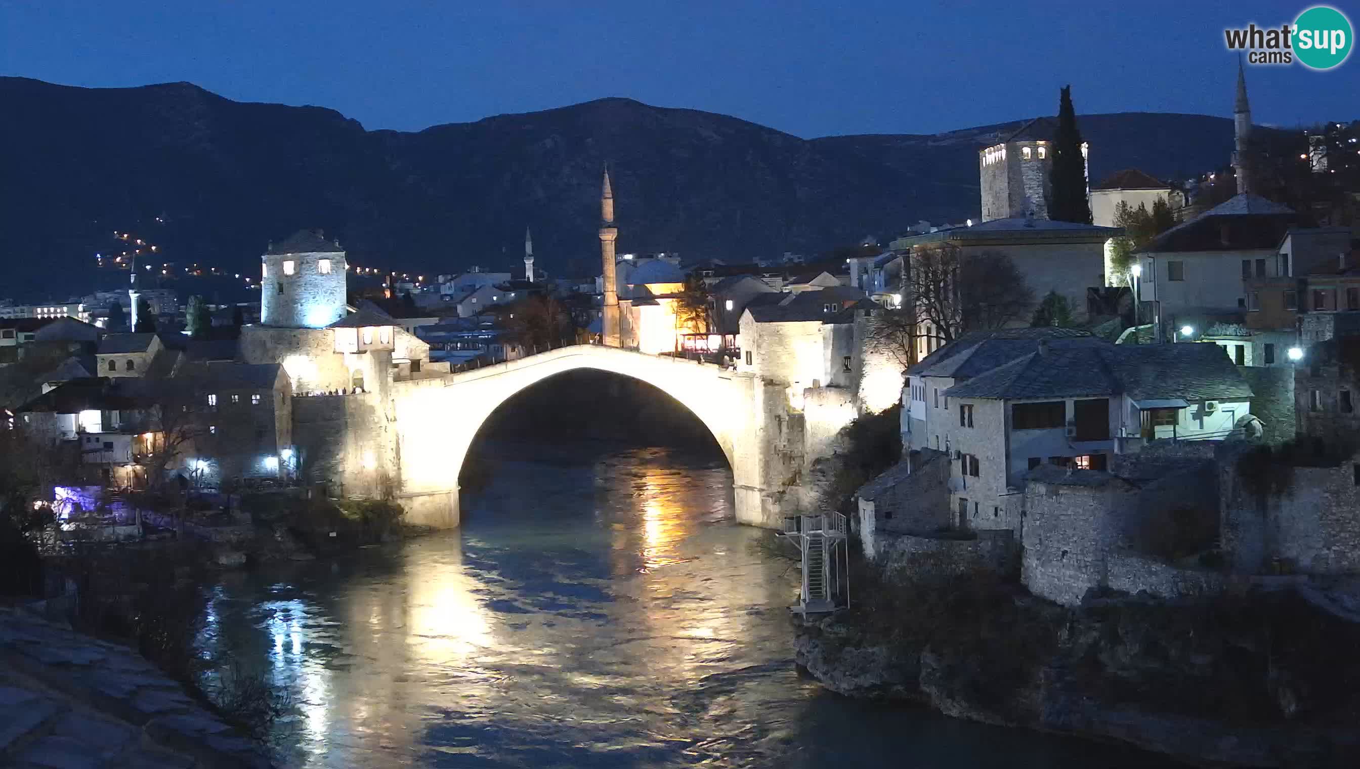 Mostar webkamera – Die Alte Brücke über den Fluss Neretva