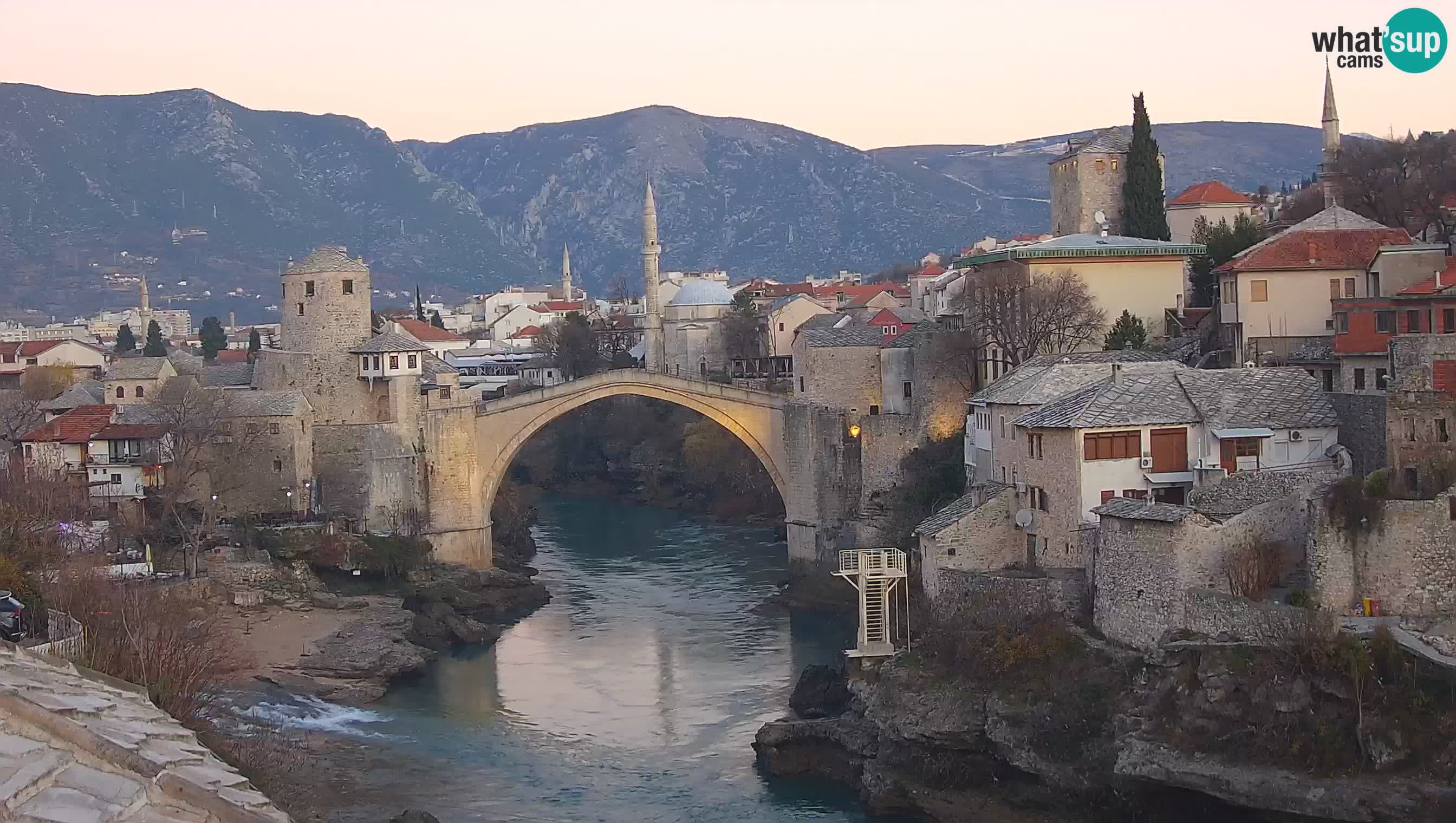 Cámara web de Mostar – El Viejo Puente sobre el río Neretva