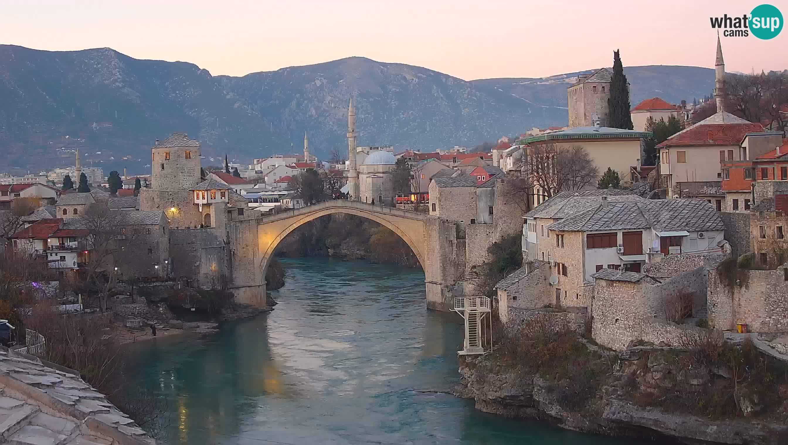 Cámara web de Mostar – El Viejo Puente sobre el río Neretva