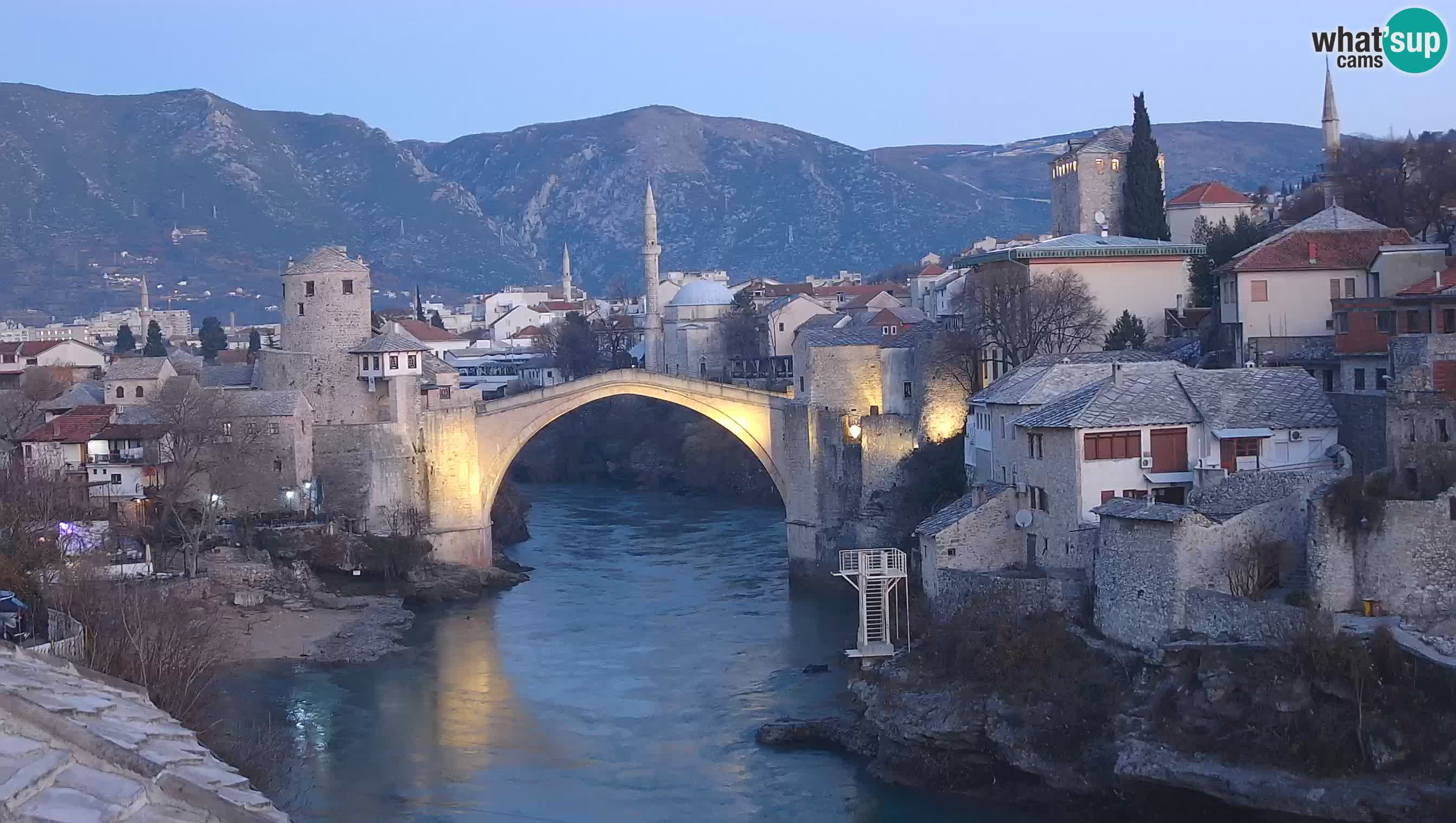 Mostar webkamera – Die Alte Brücke über den Fluss Neretva