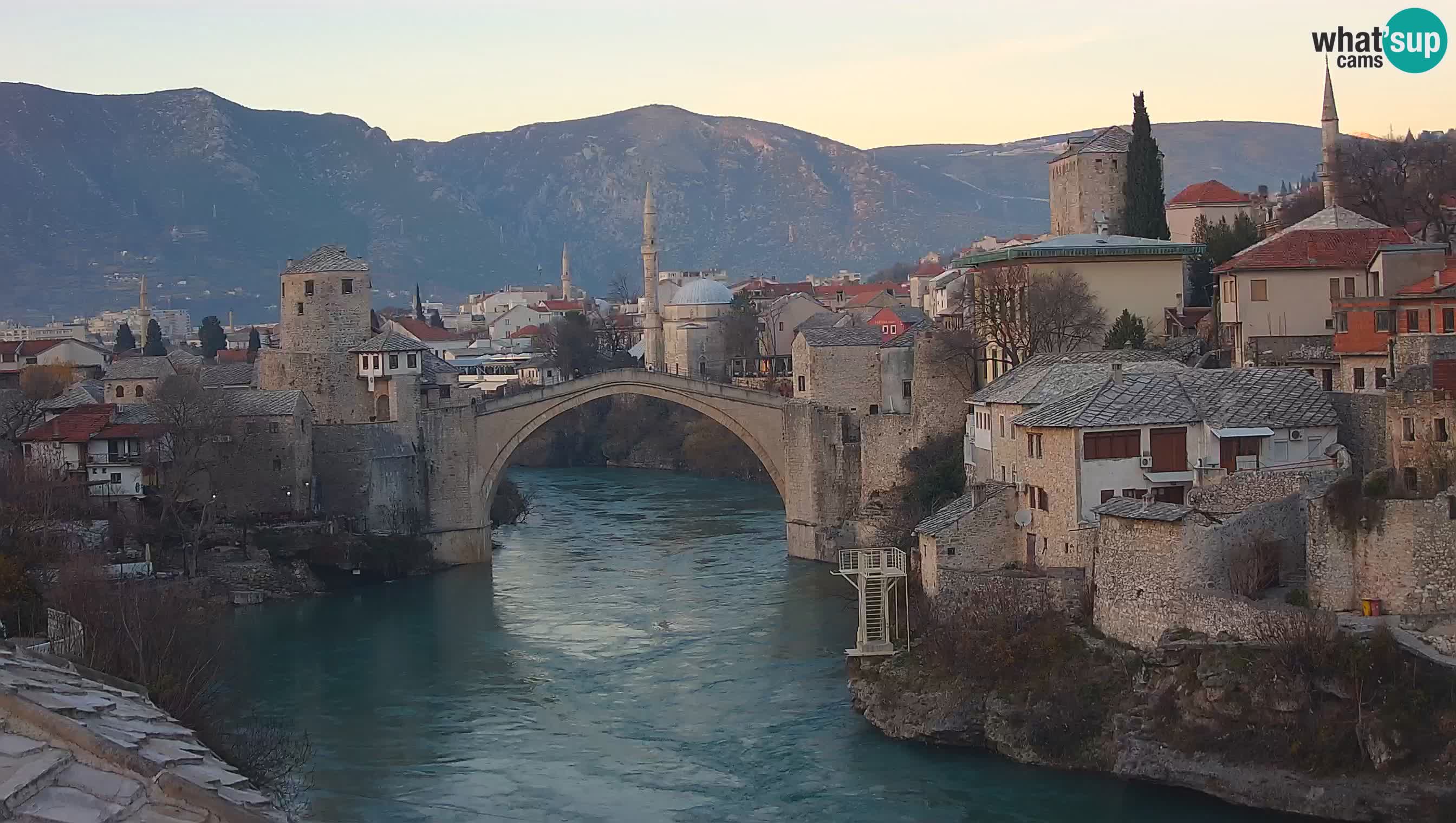 Cámara web de Mostar – El Viejo Puente sobre el río Neretva