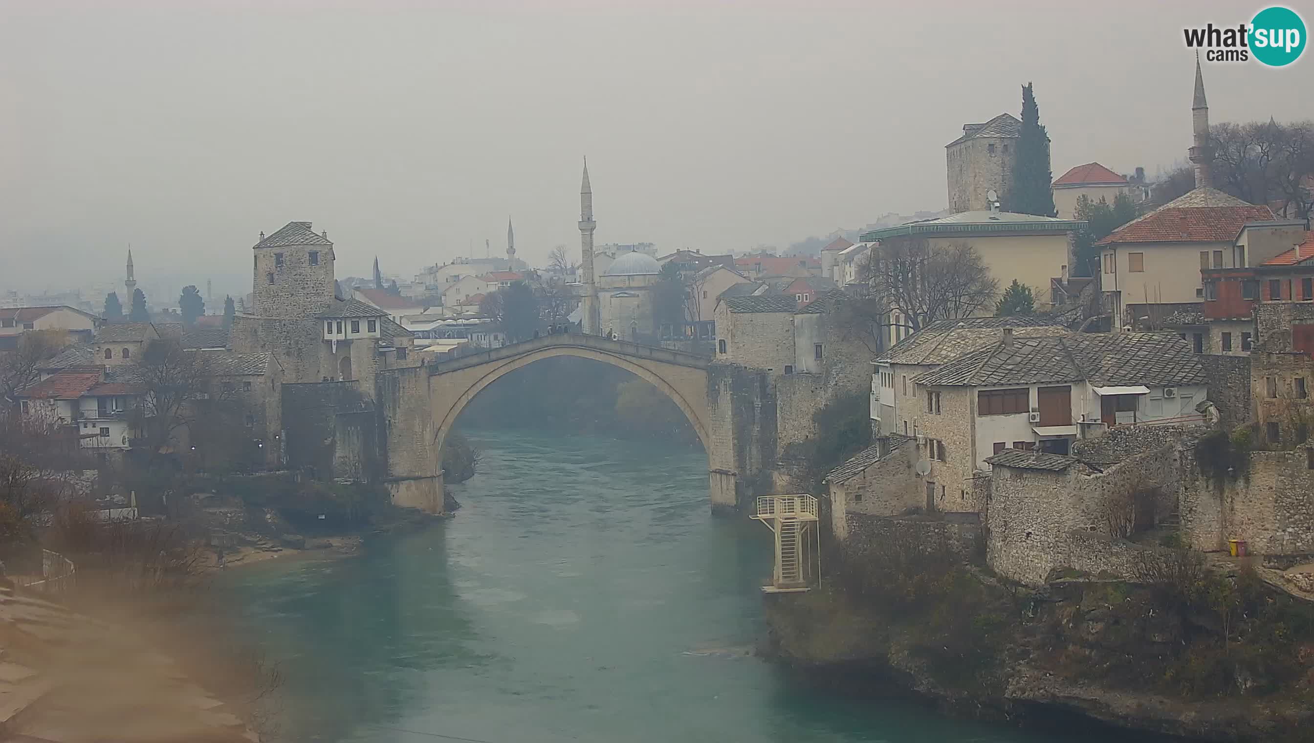 Mostar webkamera – Die Alte Brücke über den Fluss Neretva