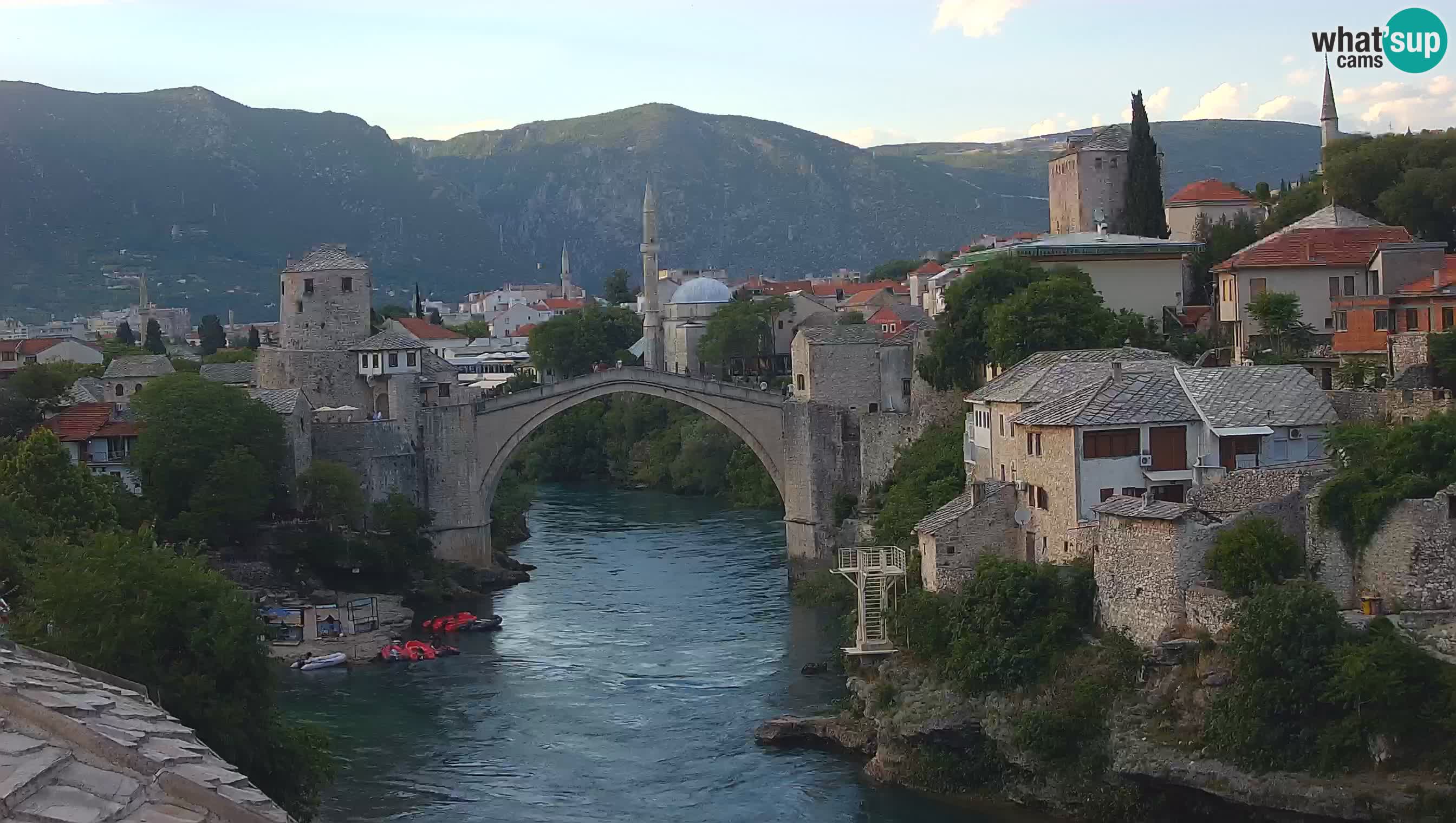 Mostar webkamera – Die Alte Brücke über den Fluss Neretva