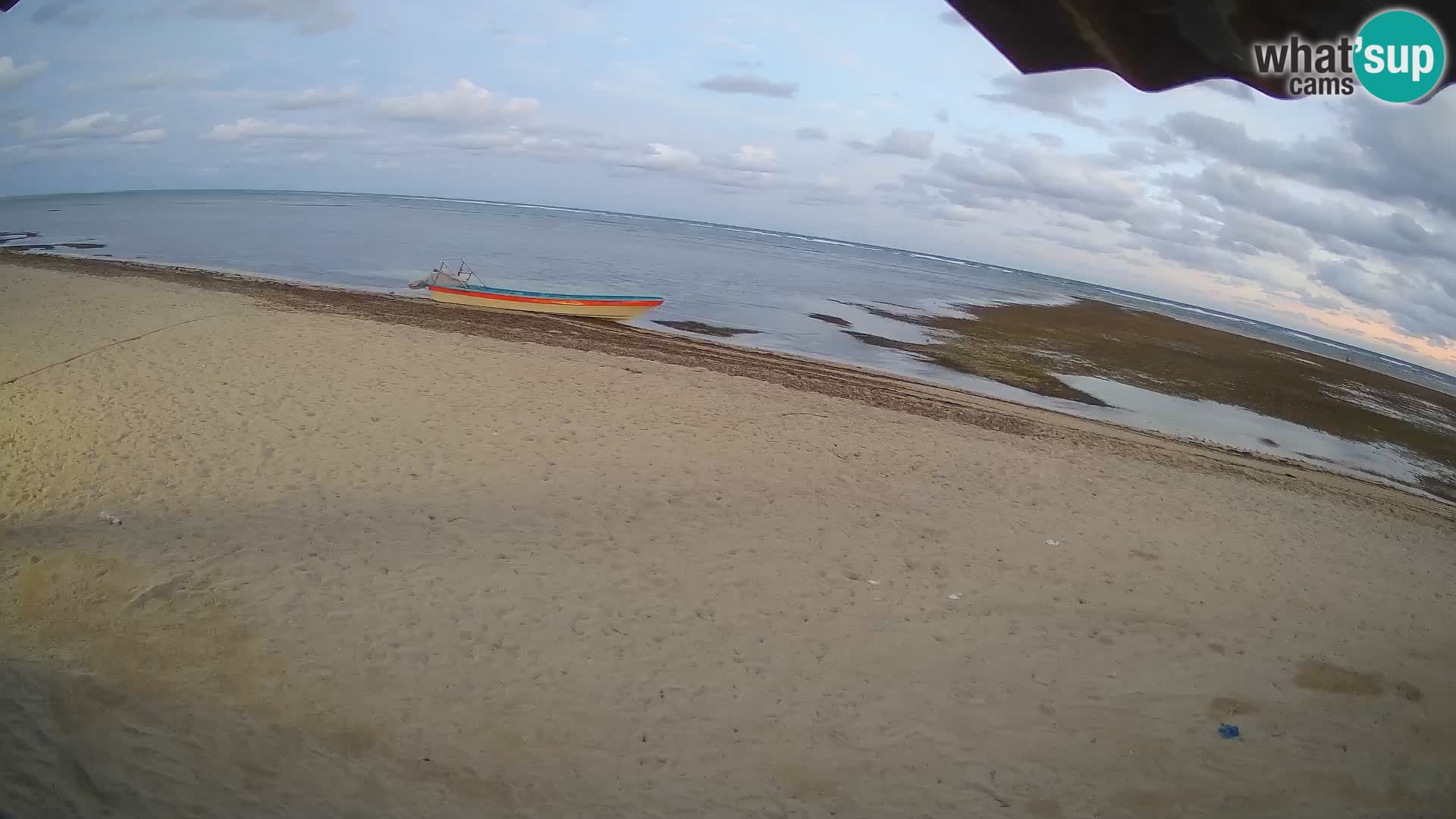 Caméra en direct de Kite Buen Hombre Kiteboarding – Plage Buen Hombre – Monte Cristi – République Dominicaine