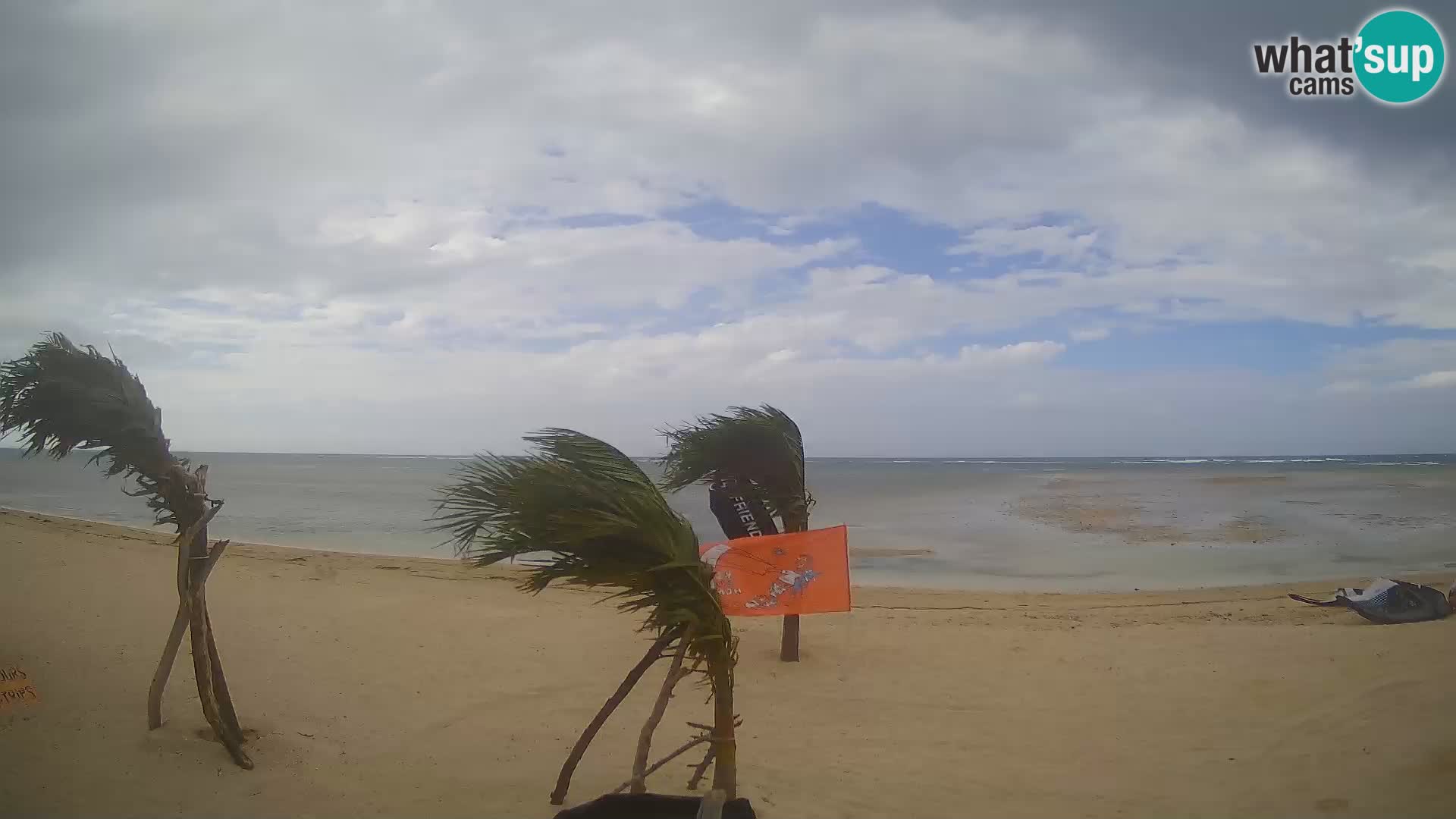 Caméra en direct de Kite Buen Hombre Kiteboarding – Plage Buen Hombre – Monte Cristi – République Dominicaine