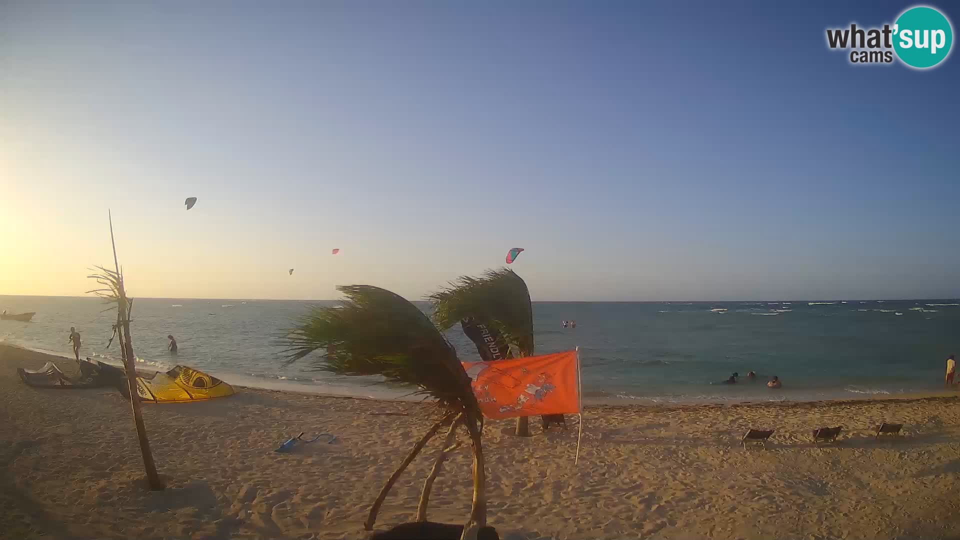 Caméra en direct de Kite Buen Hombre Kiteboarding – Plage Buen Hombre – Monte Cristi – République Dominicaine