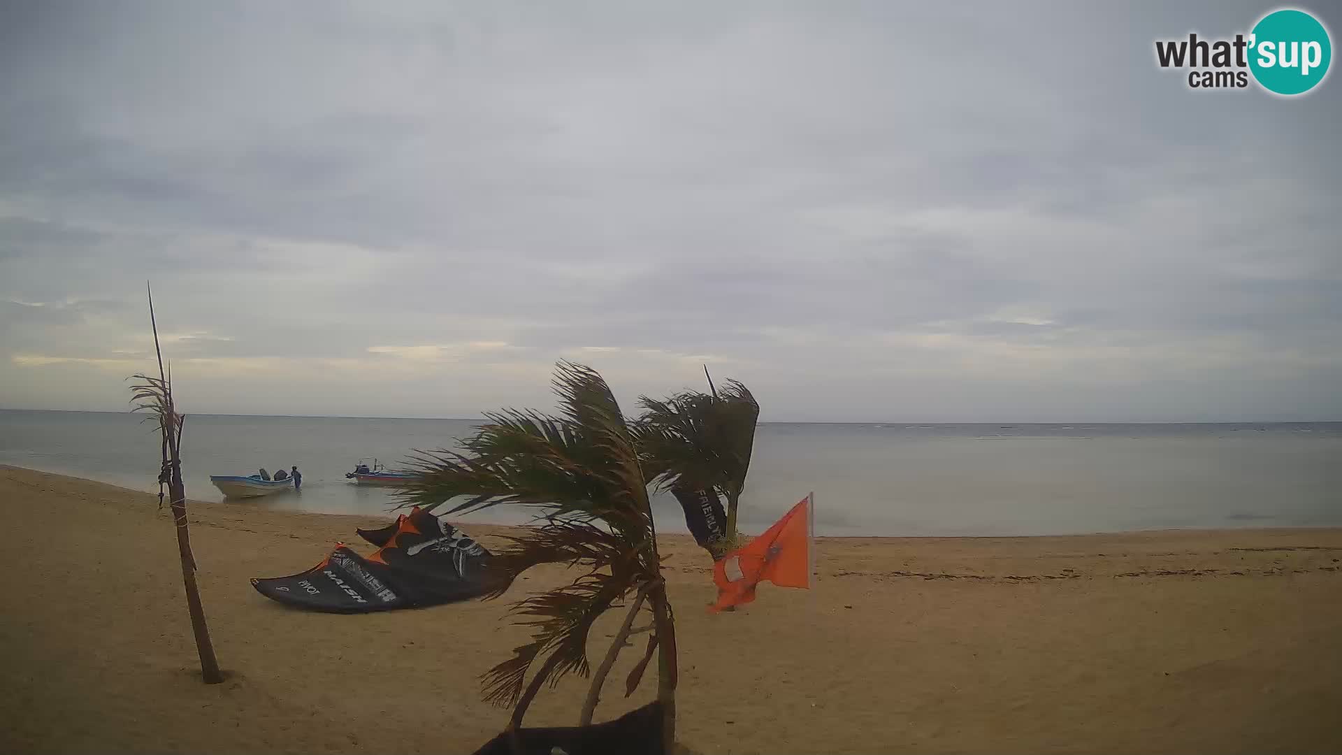 Caméra en direct de Kite Buen Hombre Kiteboarding – Plage Buen Hombre – Monte Cristi – République Dominicaine