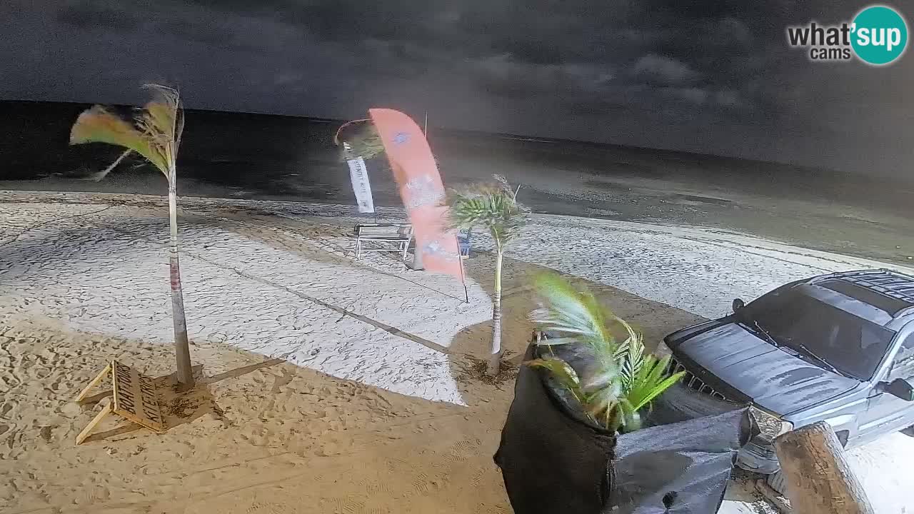 Caméra en direct de Kite Buen Hombre Kiteboarding – Plage Buen Hombre – Monte Cristi – République Dominicaine