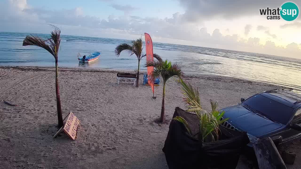 Spletna kamera Kite Buen Hombre Kiteboarding – plaža Buen Hombre – Monte Cristi – Dominikanska Republika