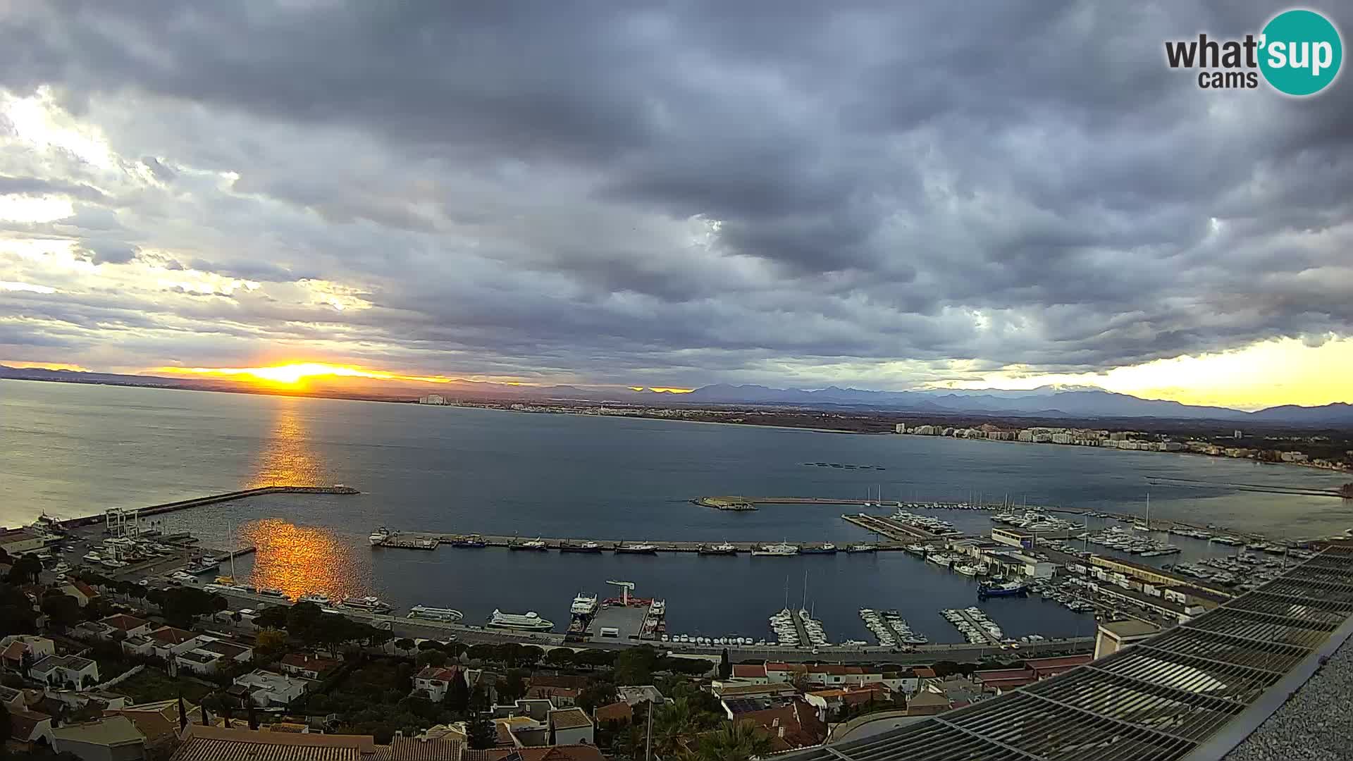 Roses – Puerto pesquero  y la bahía de Roses